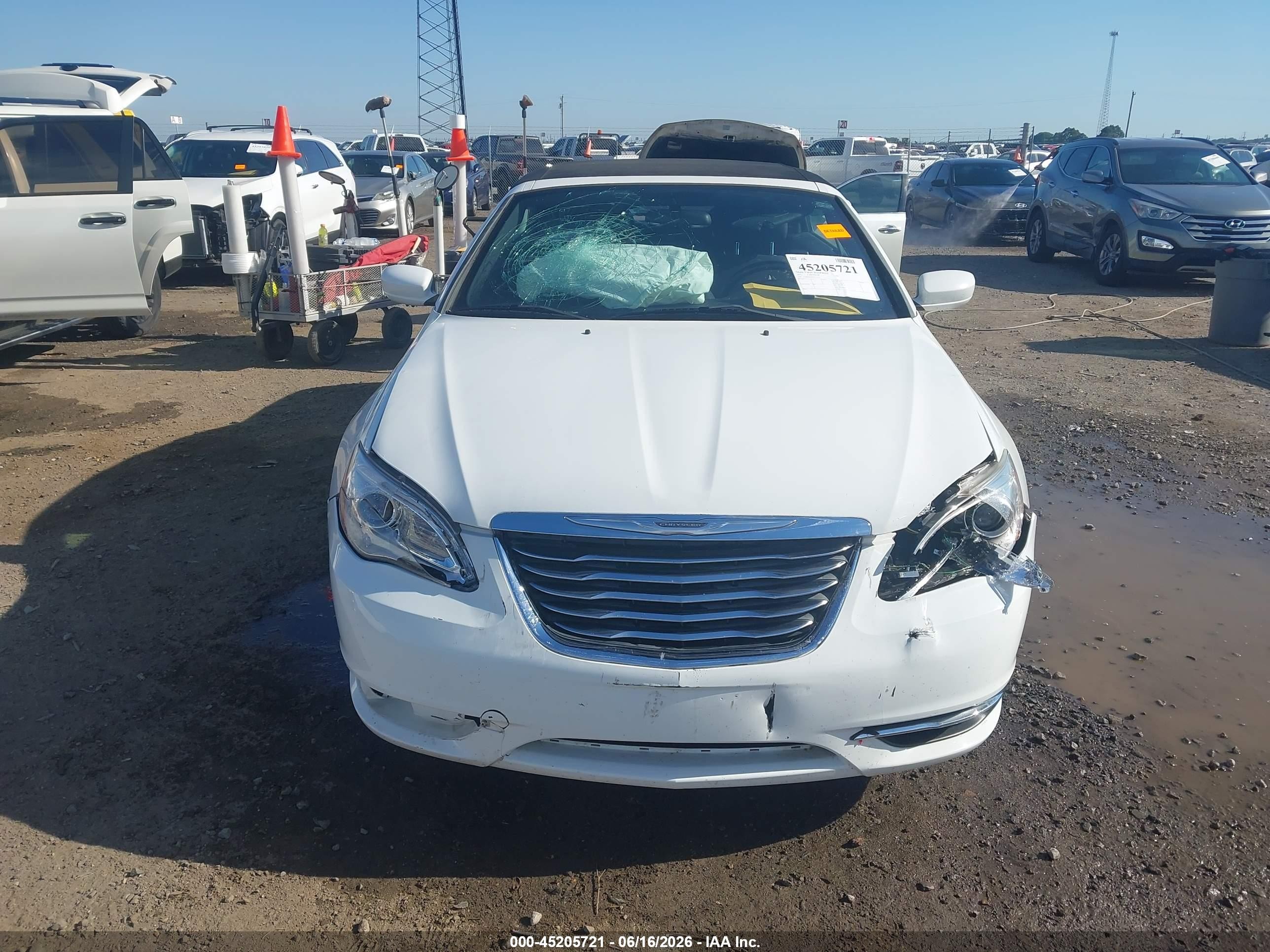 2013 Chrysler 200 Touring White vin: 1C3BCBEB4DN511777