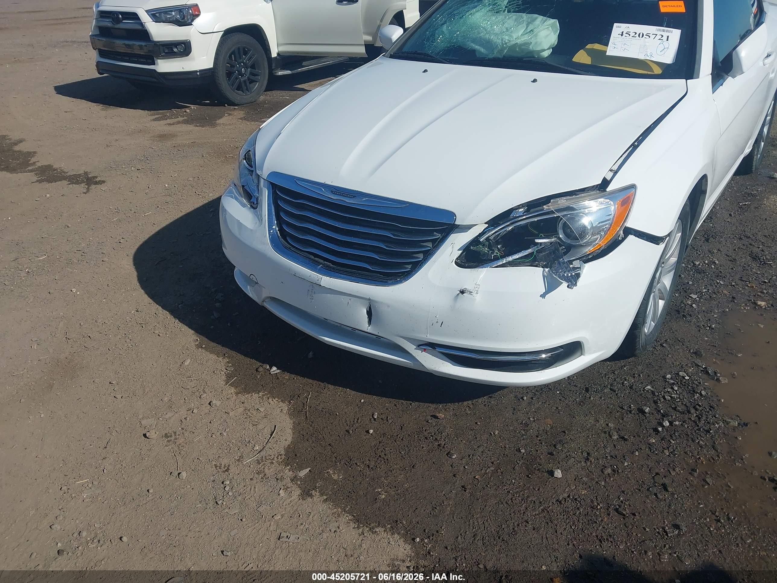 2013 Chrysler 200 Touring White vin: 1C3BCBEB4DN511777