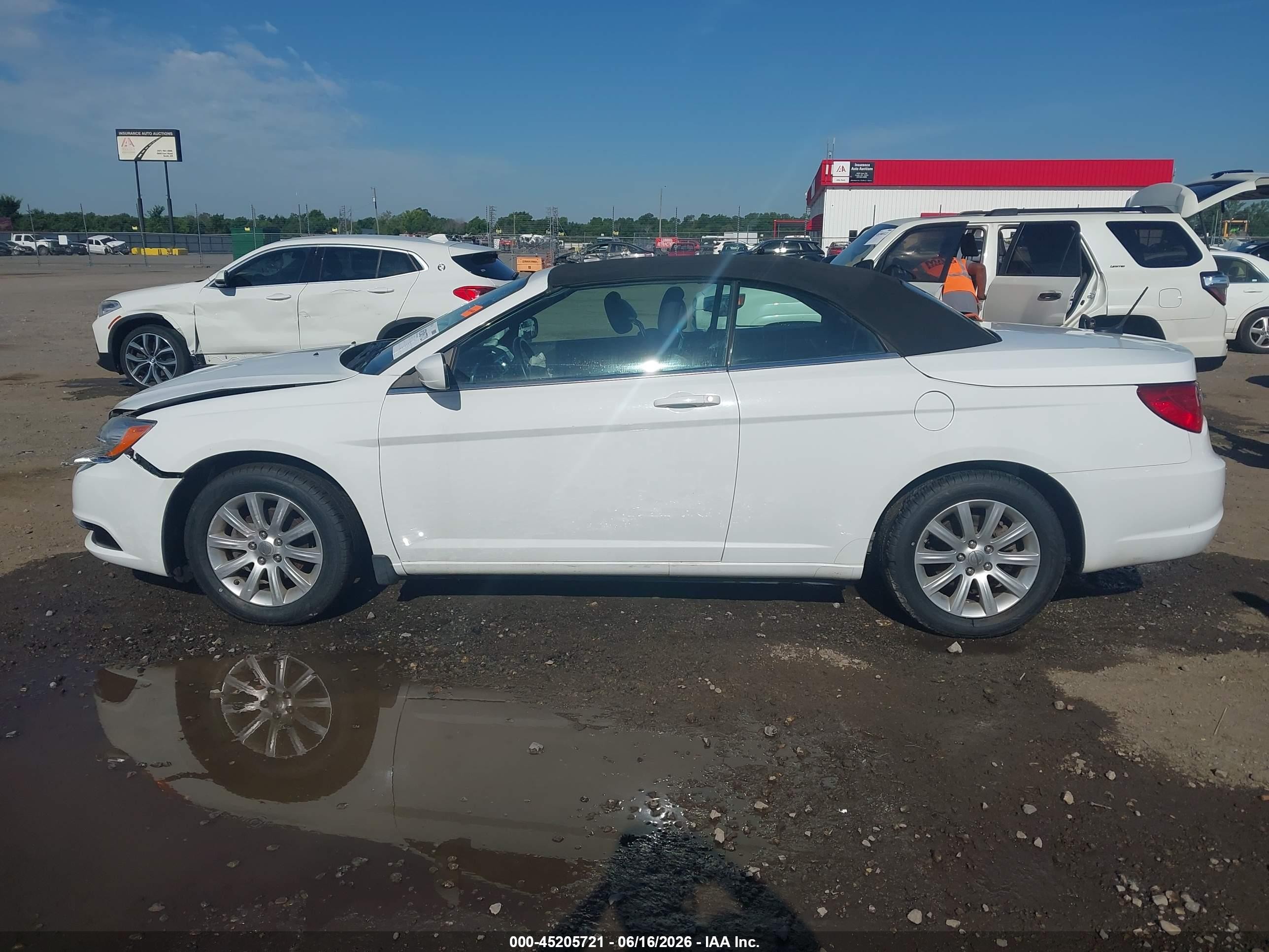 2013 Chrysler 200 Touring White vin: 1C3BCBEB4DN511777