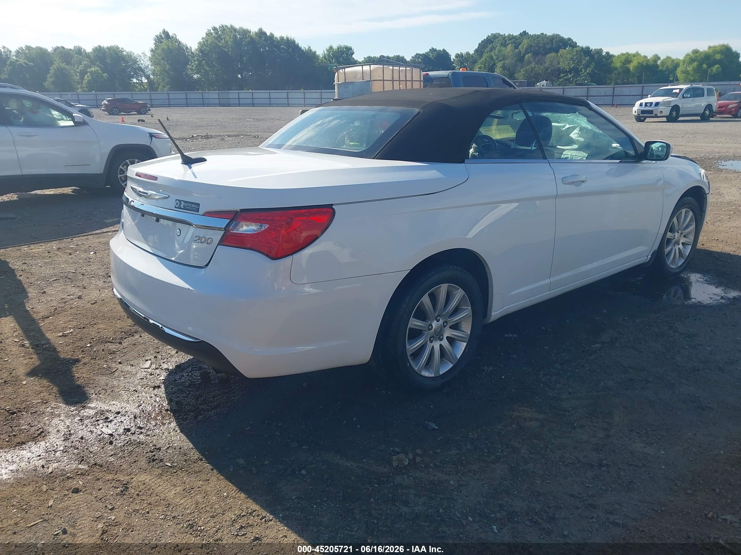 2013 Chrysler 200 Touring White vin: 1C3BCBEB4DN511777