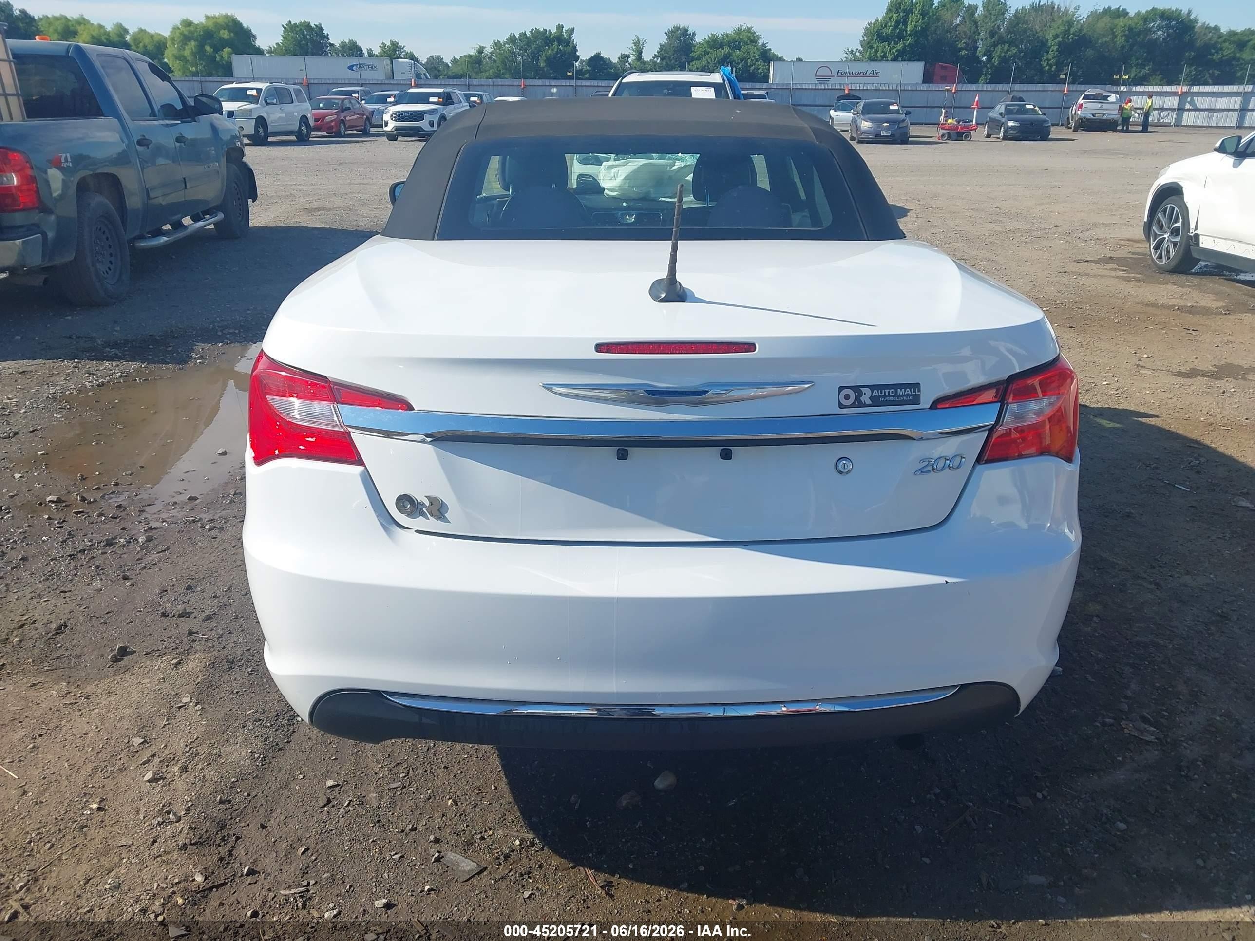 2013 Chrysler 200 Touring White vin: 1C3BCBEB4DN511777