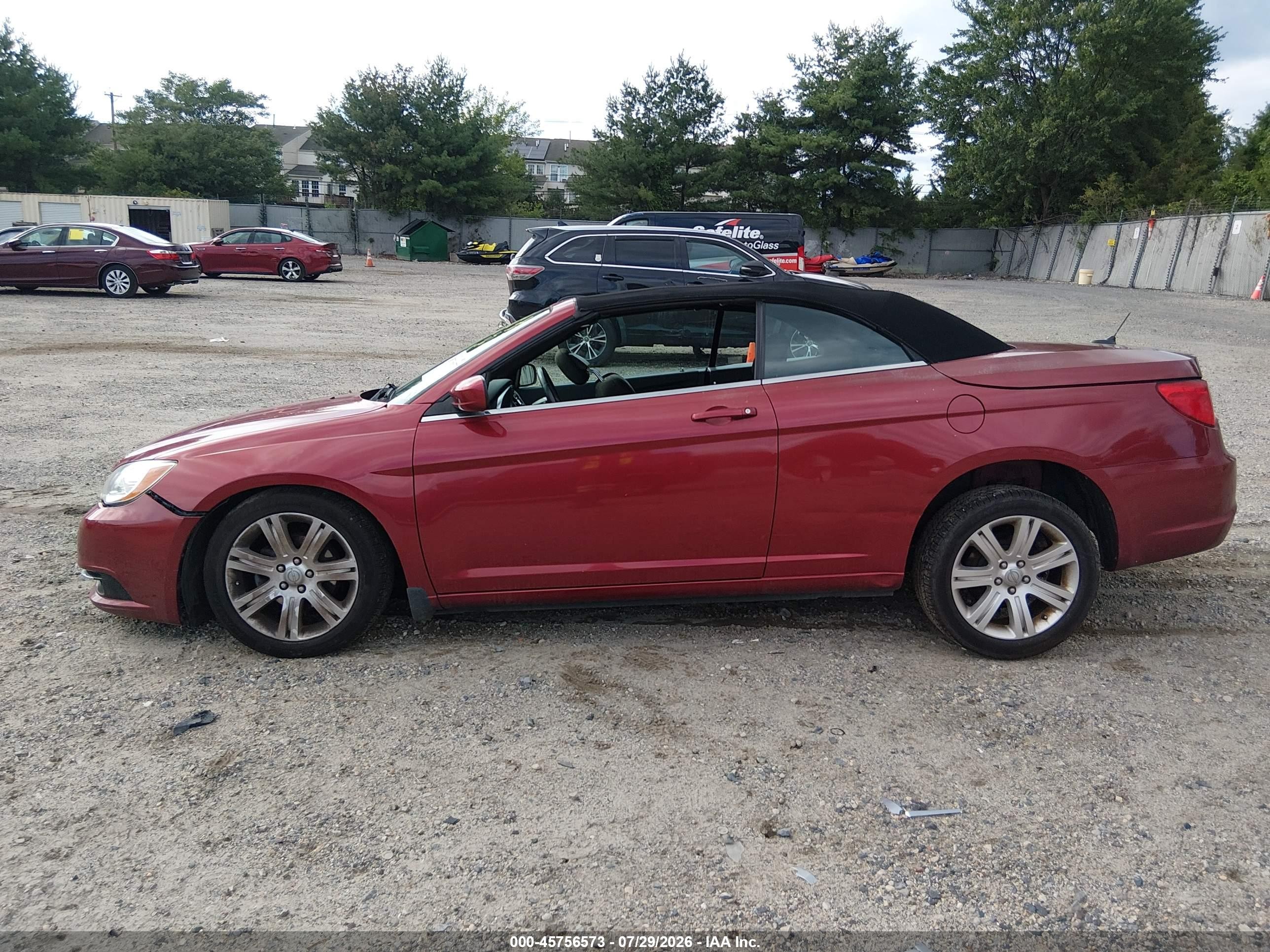 2012 Chrysler 200 Touring Red vin: 1C3BCBEB5CN142846