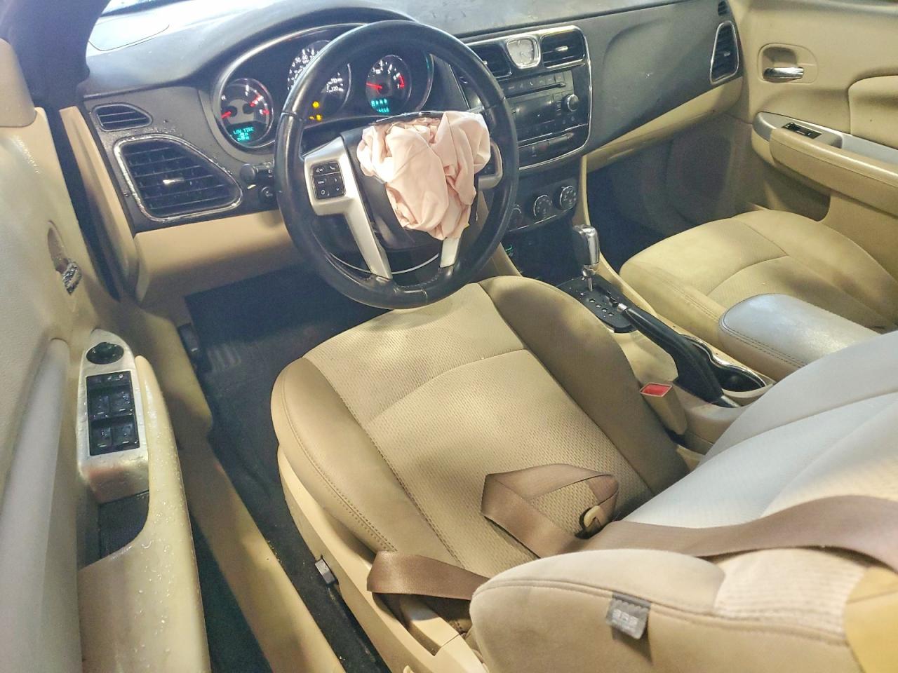 2014 Chrysler 200 Touring Red vin: 1C3BCBEB6EN115545
