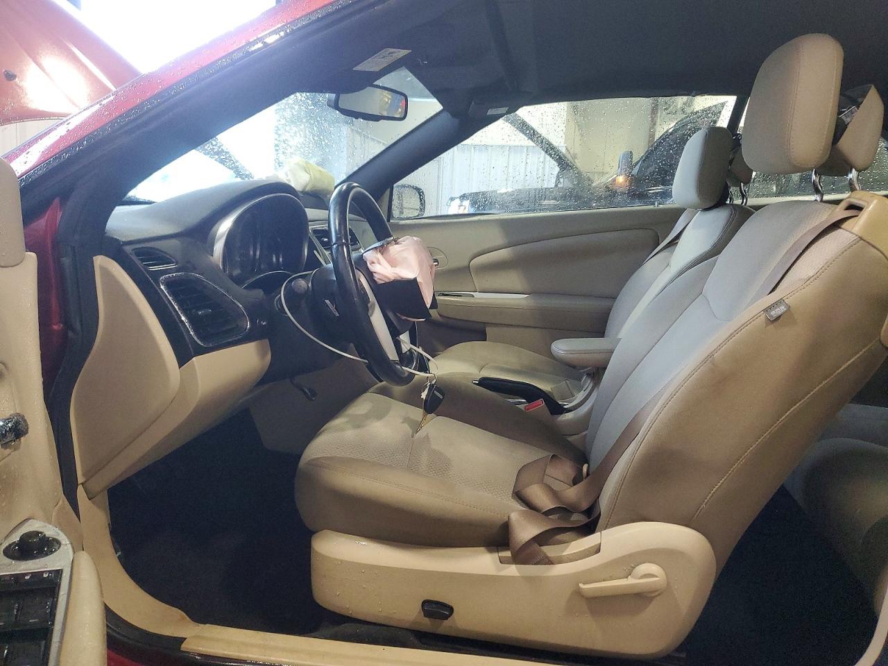 2014 Chrysler 200 Touring Red vin: 1C3BCBEB6EN115545