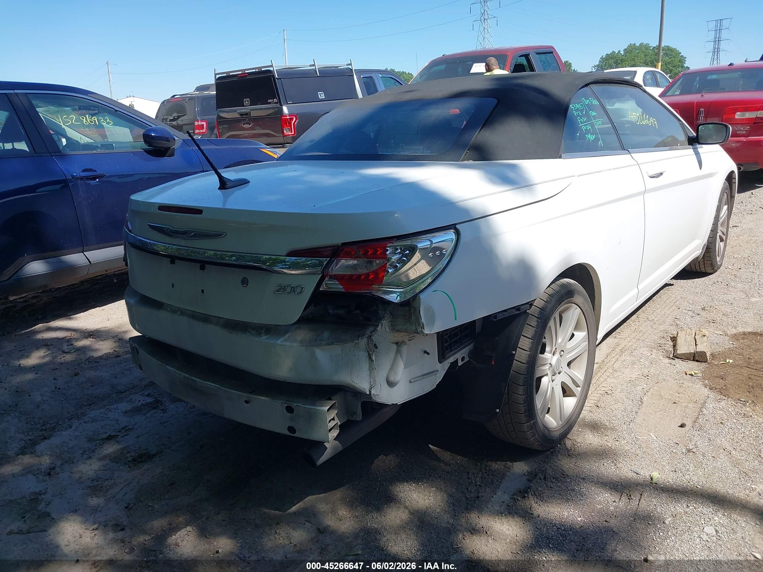 2013 Chrysler 200 Touring White vin: 1C3BCBEB8DN539825