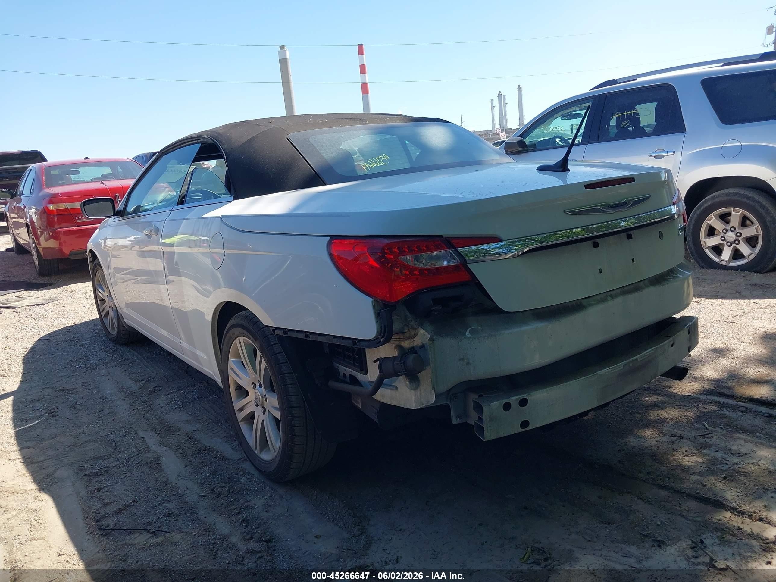 2013 Chrysler 200 Touring White vin: 1C3BCBEB8DN539825