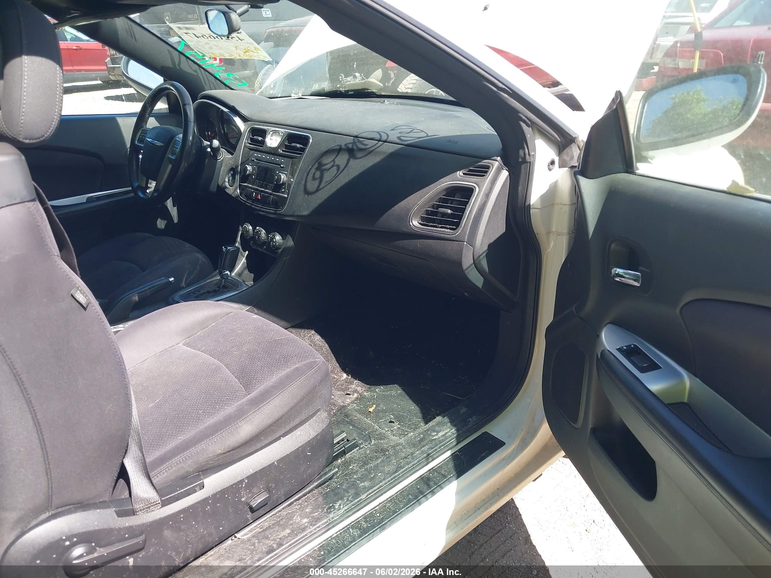 2013 Chrysler 200 Touring White vin: 1C3BCBEB8DN539825