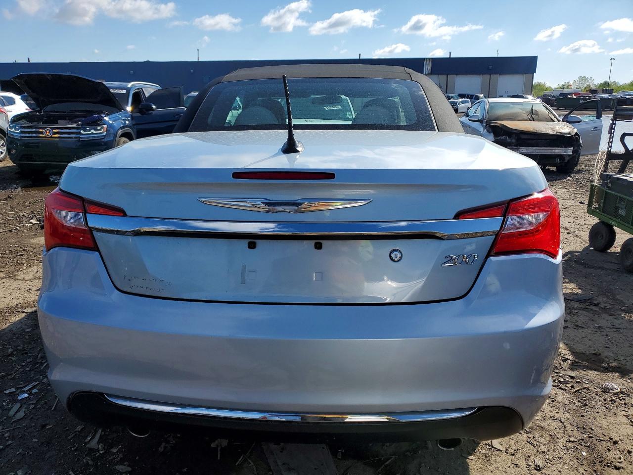 2013 Chrysler 200 Touring Blue vin: 1C3BCBEG3DN738602