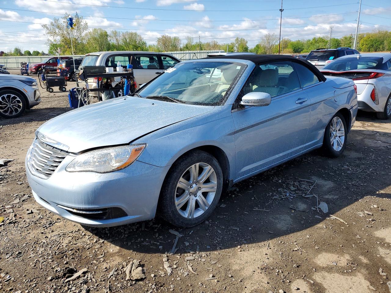 2013 Chrysler 200 Touring Blue vin: 1C3BCBEG3DN738602