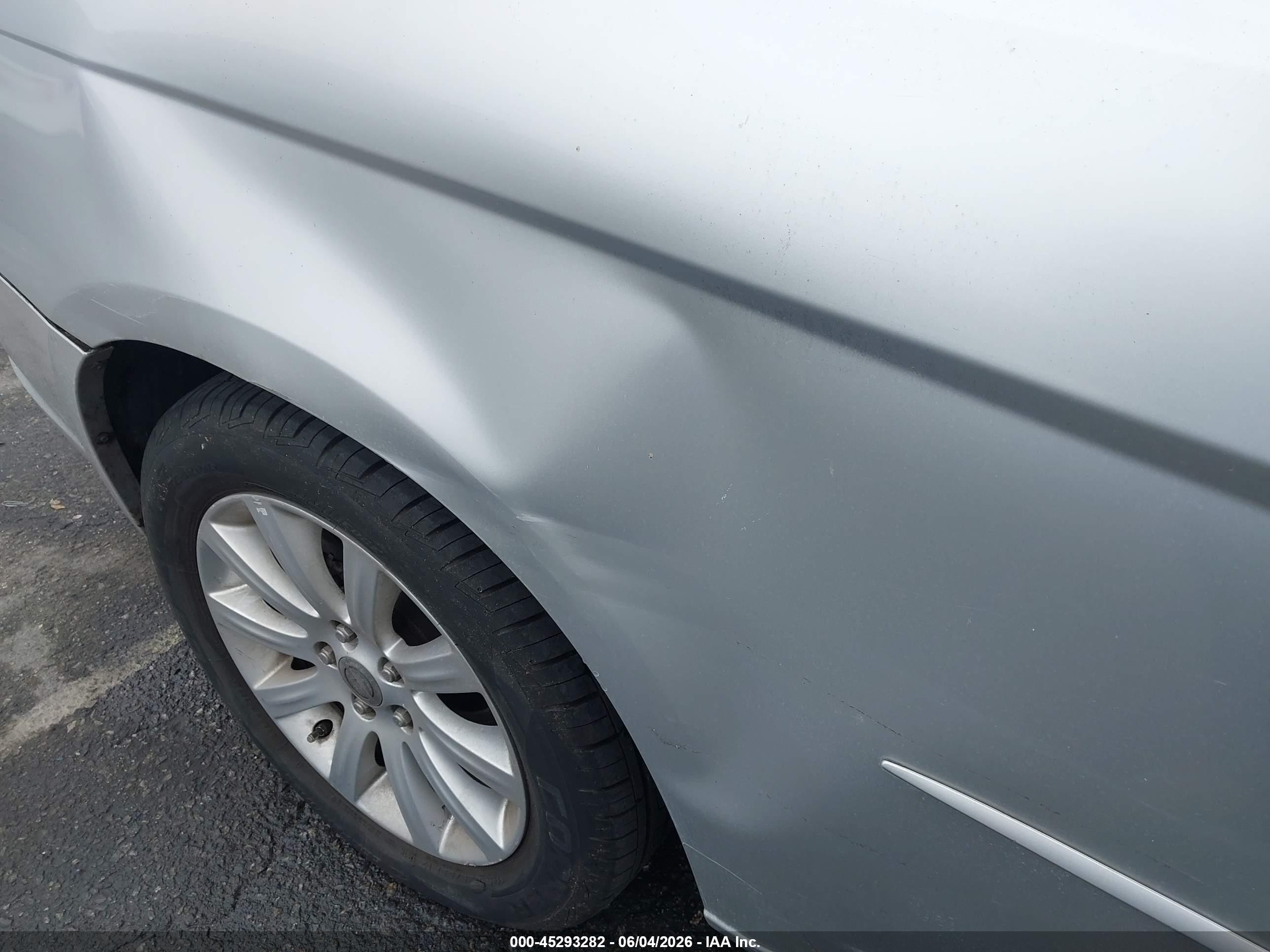 2012 Chrysler 200 Touring Silver vin: 1C3BCBEG7CN268248