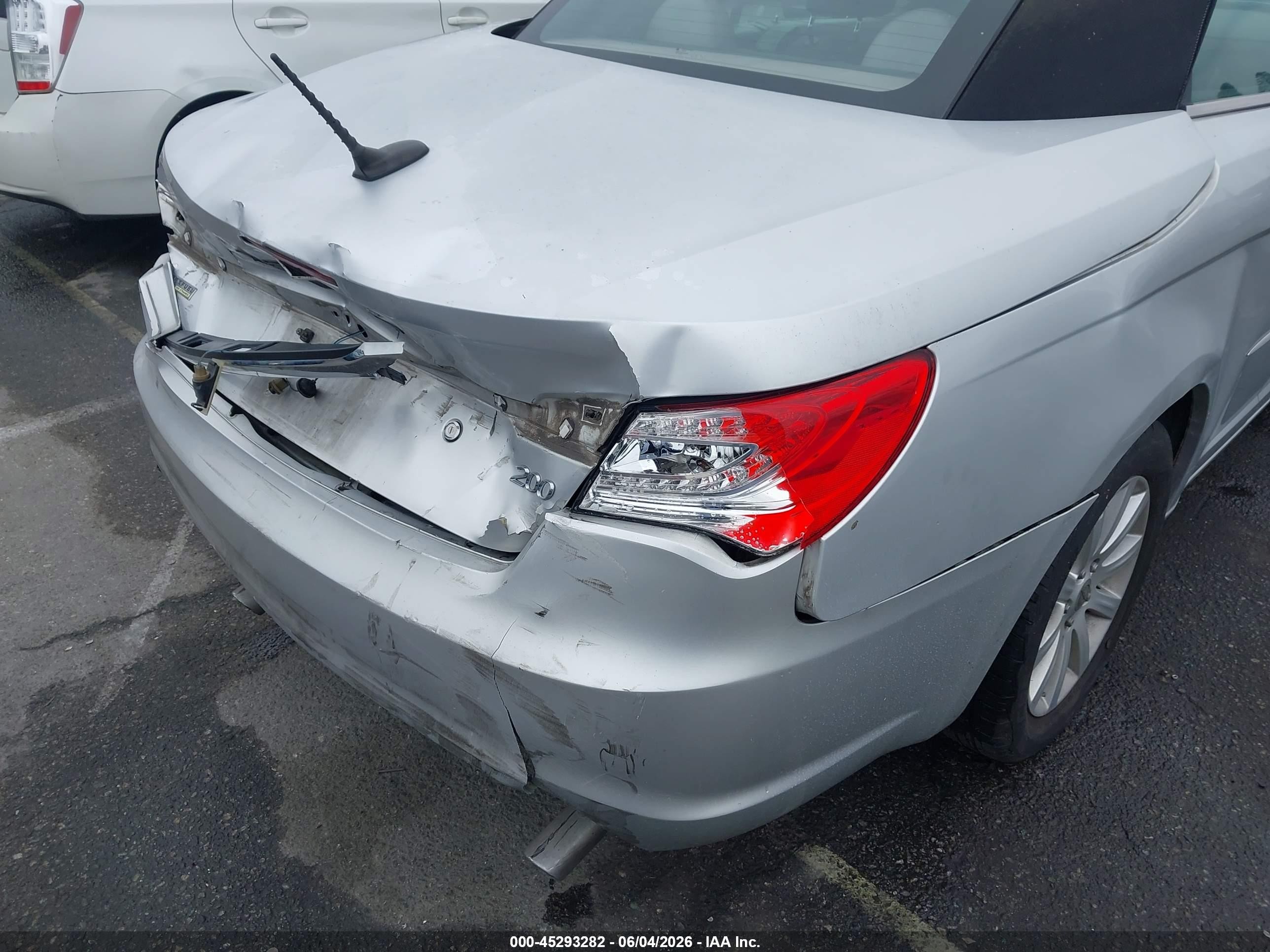 2012 Chrysler 200 Touring Silver vin: 1C3BCBEG7CN268248