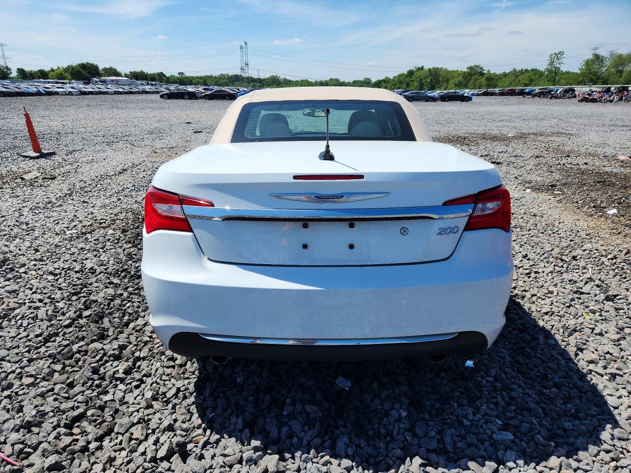 2012 Chrysler 200 Touring White vin: 1C3BCBEG8CN255556