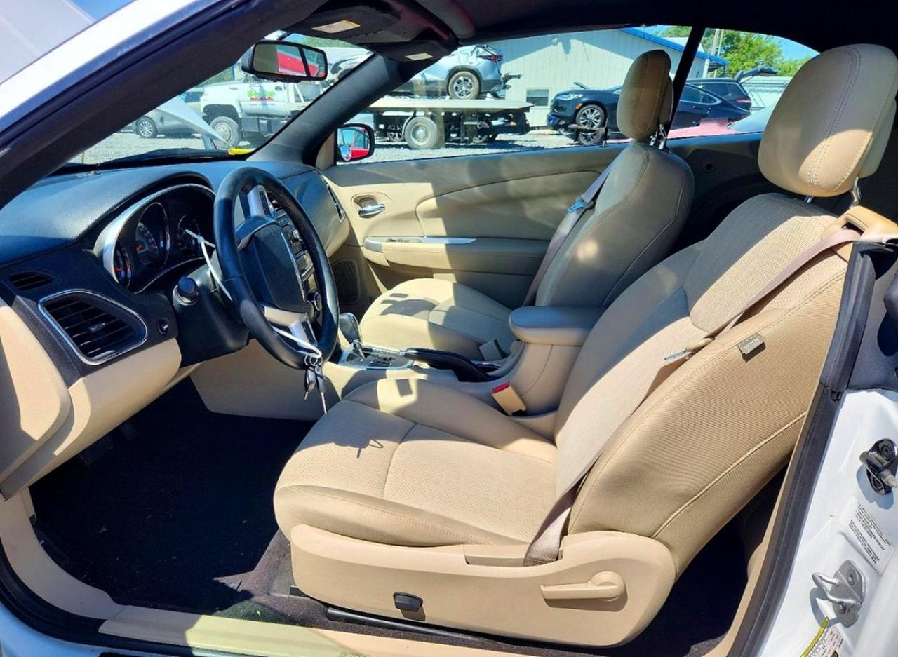 2012 Chrysler 200 Touring White vin: 1C3BCBEG8CN255556