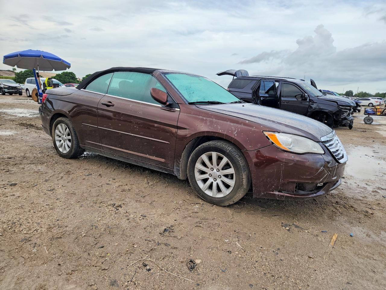 2013 Chrysler 200 Touring Brown vin: 1C3BCBEG9DN623518