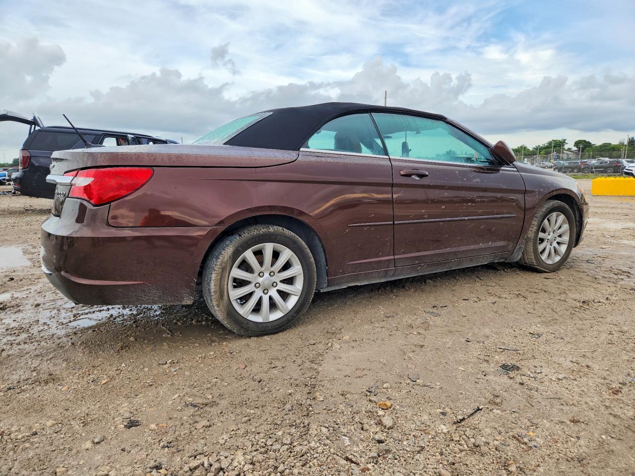 2013 Chrysler 200 Touring Brown vin: 1C3BCBEG9DN623518