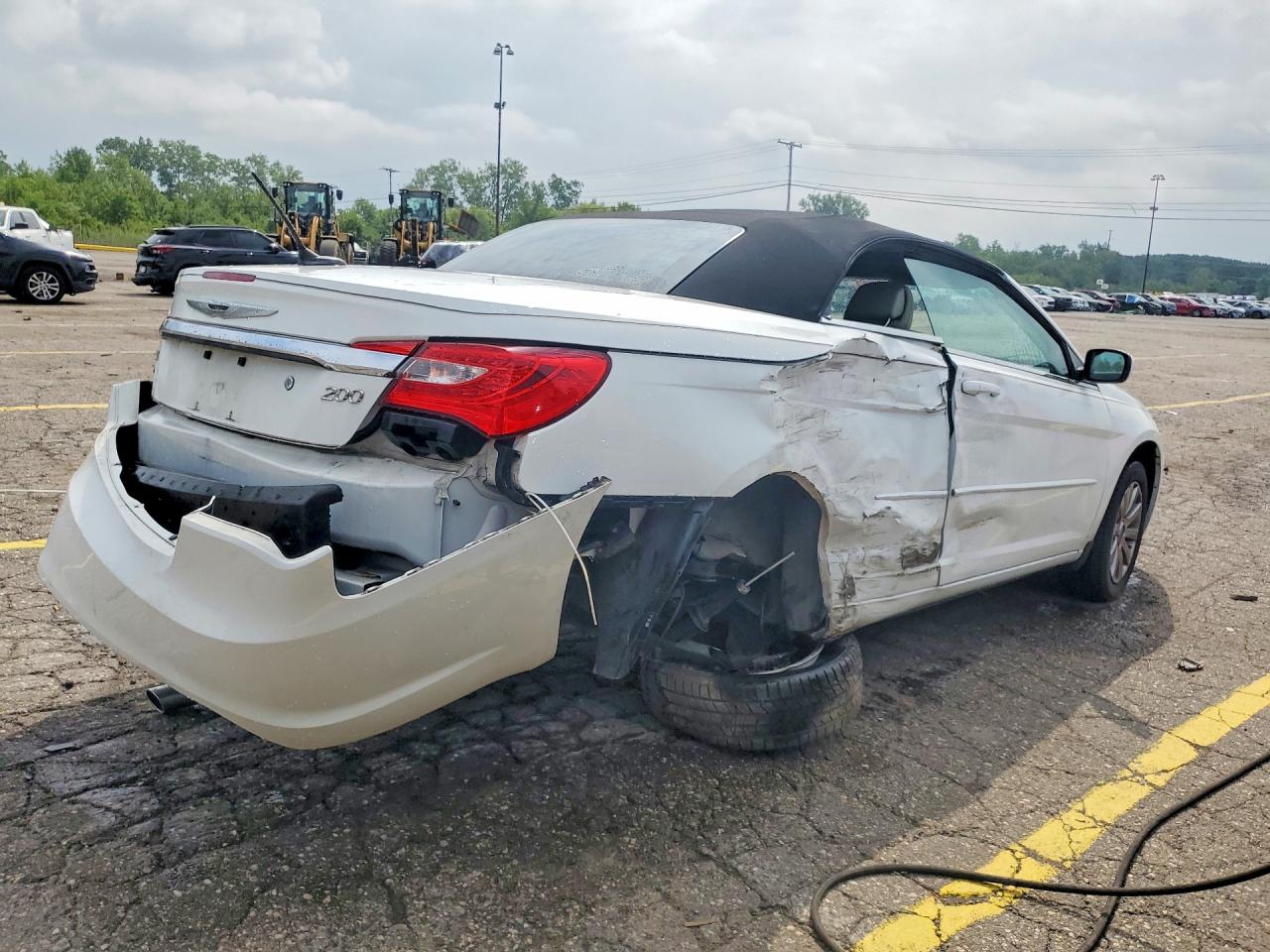 2014 Chrysler 200 Touring White vin: 1C3BCBEGXEN131114