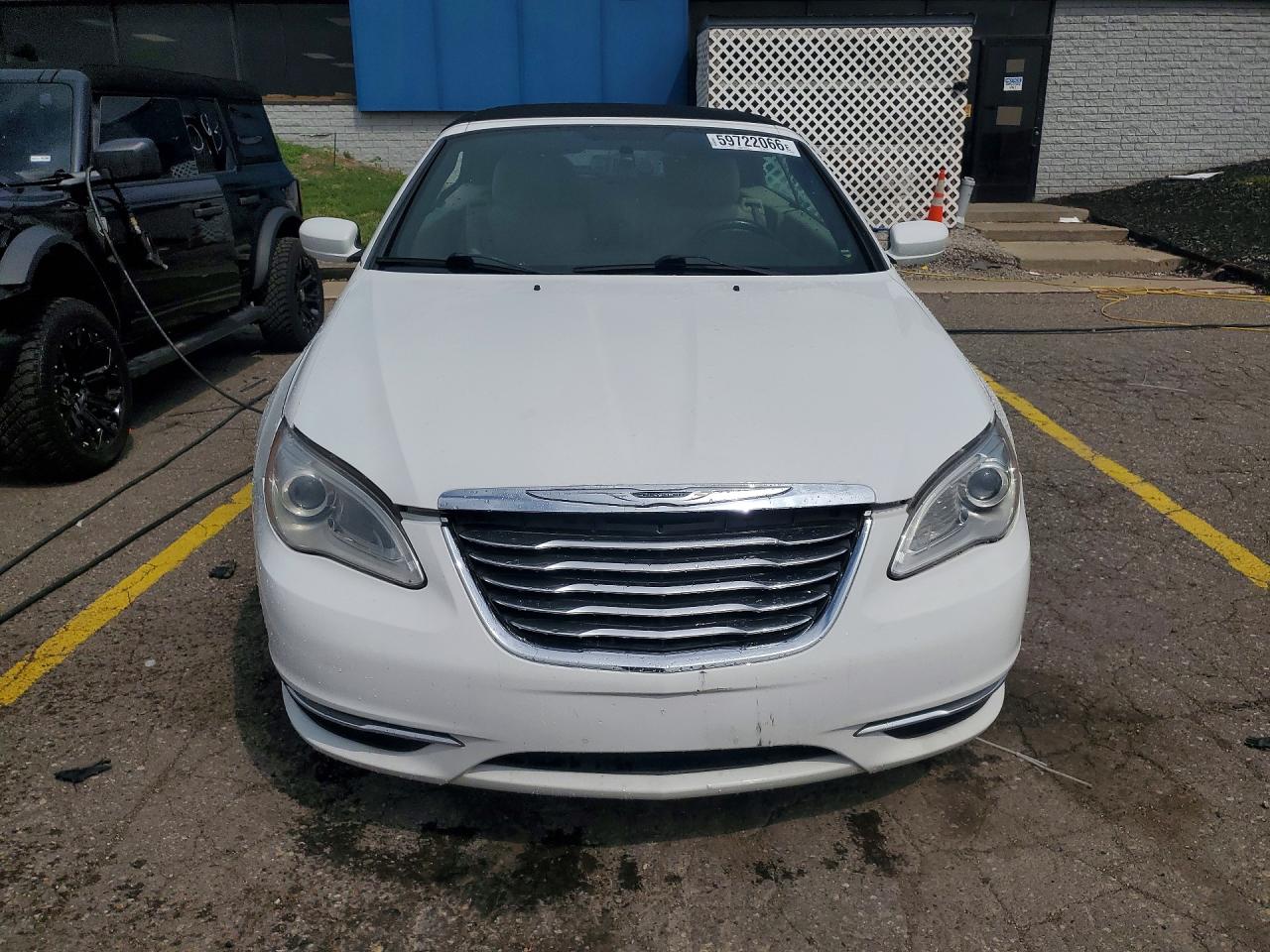 2014 Chrysler 200 Touring White vin: 1C3BCBEGXEN131114