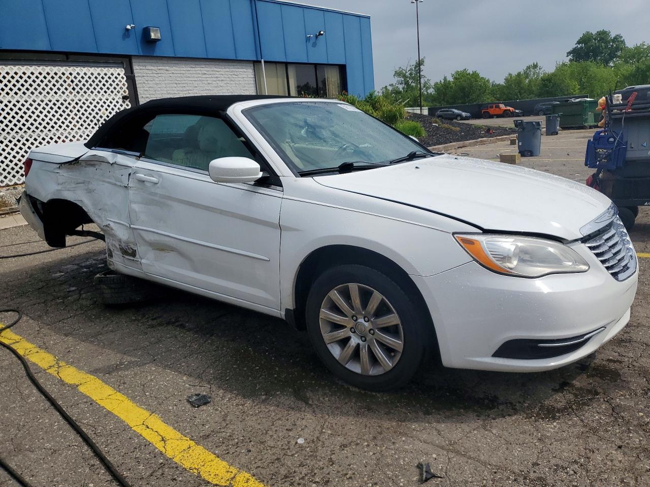 2014 Chrysler 200 Touring White vin: 1C3BCBEGXEN131114