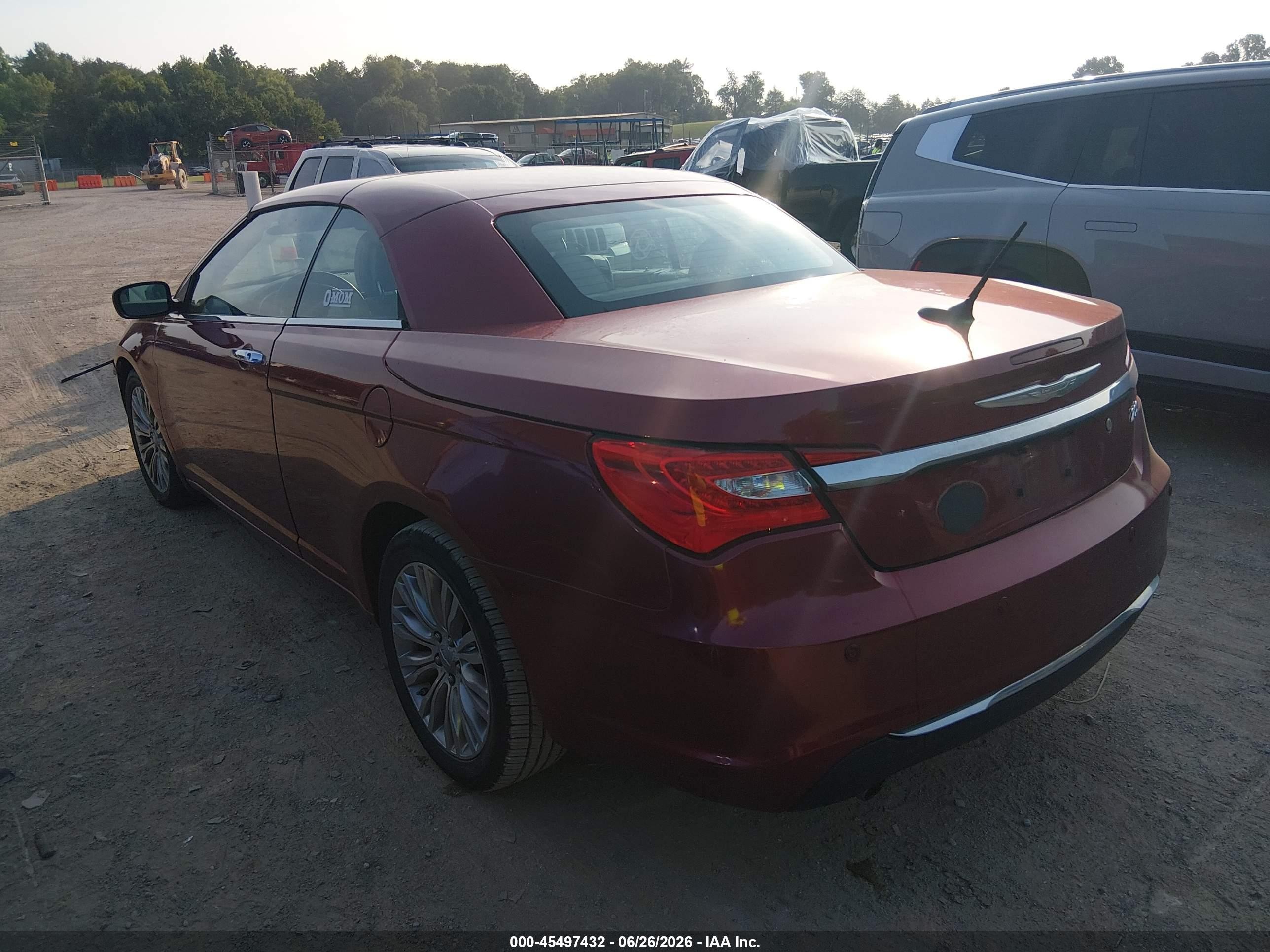 2013 Chrysler 200 Limited Red vin: 1C3BCBFG1DN614956