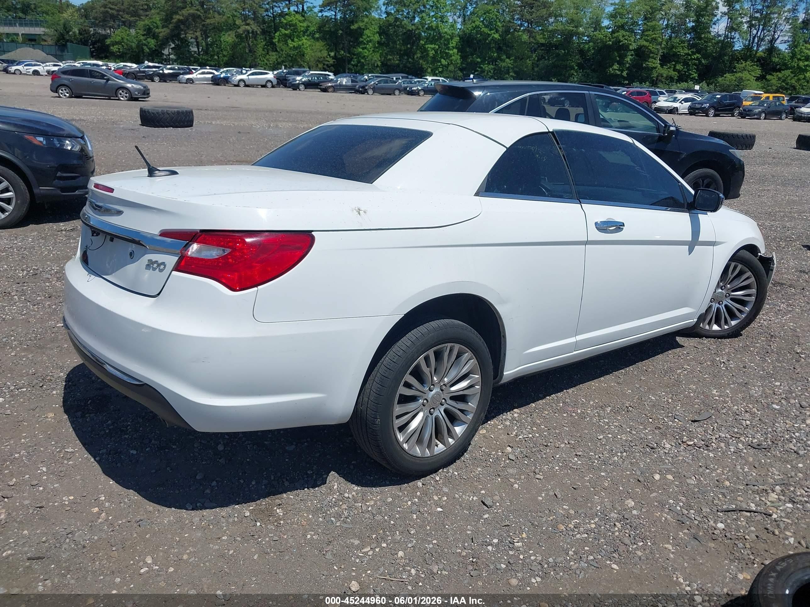 2013 Chrysler 200 Limited White vin: 1C3BCBFG4DN571360