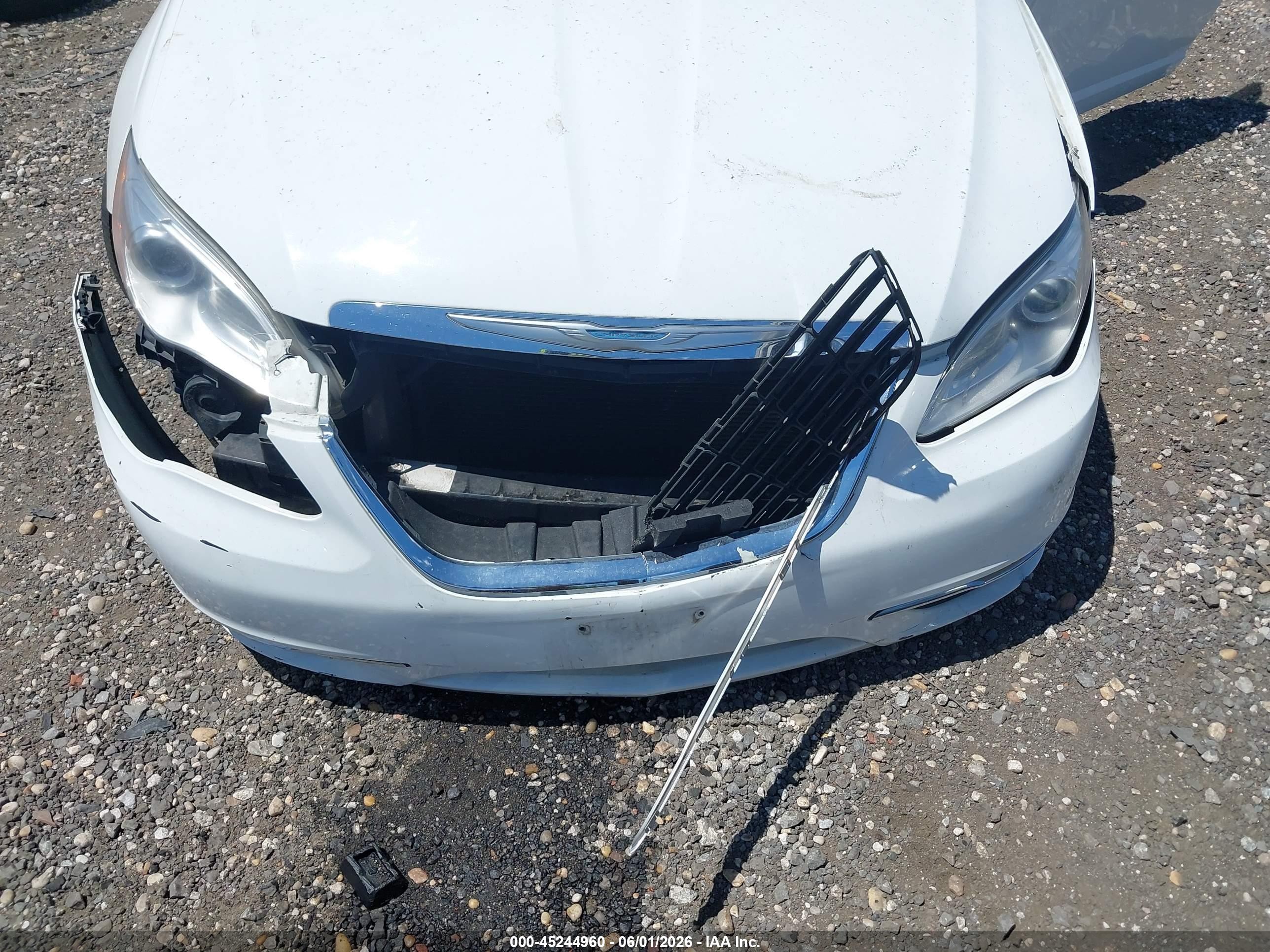 2013 Chrysler 200 Limited White vin: 1C3BCBFG4DN571360