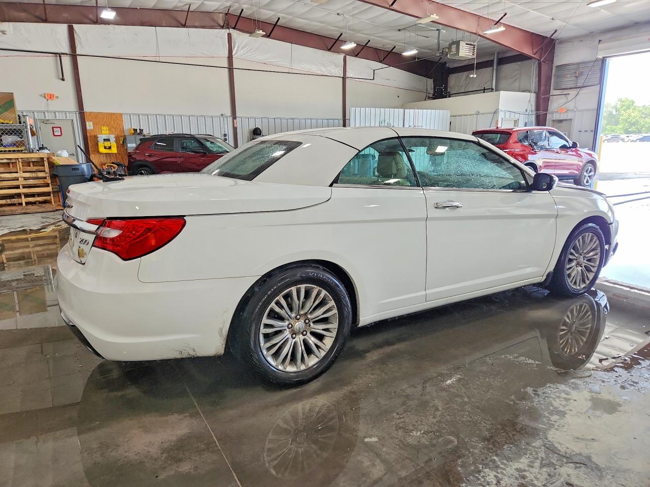 2012 Chrysler 200 Limited White vin: 1C3BCBFG5CN284902