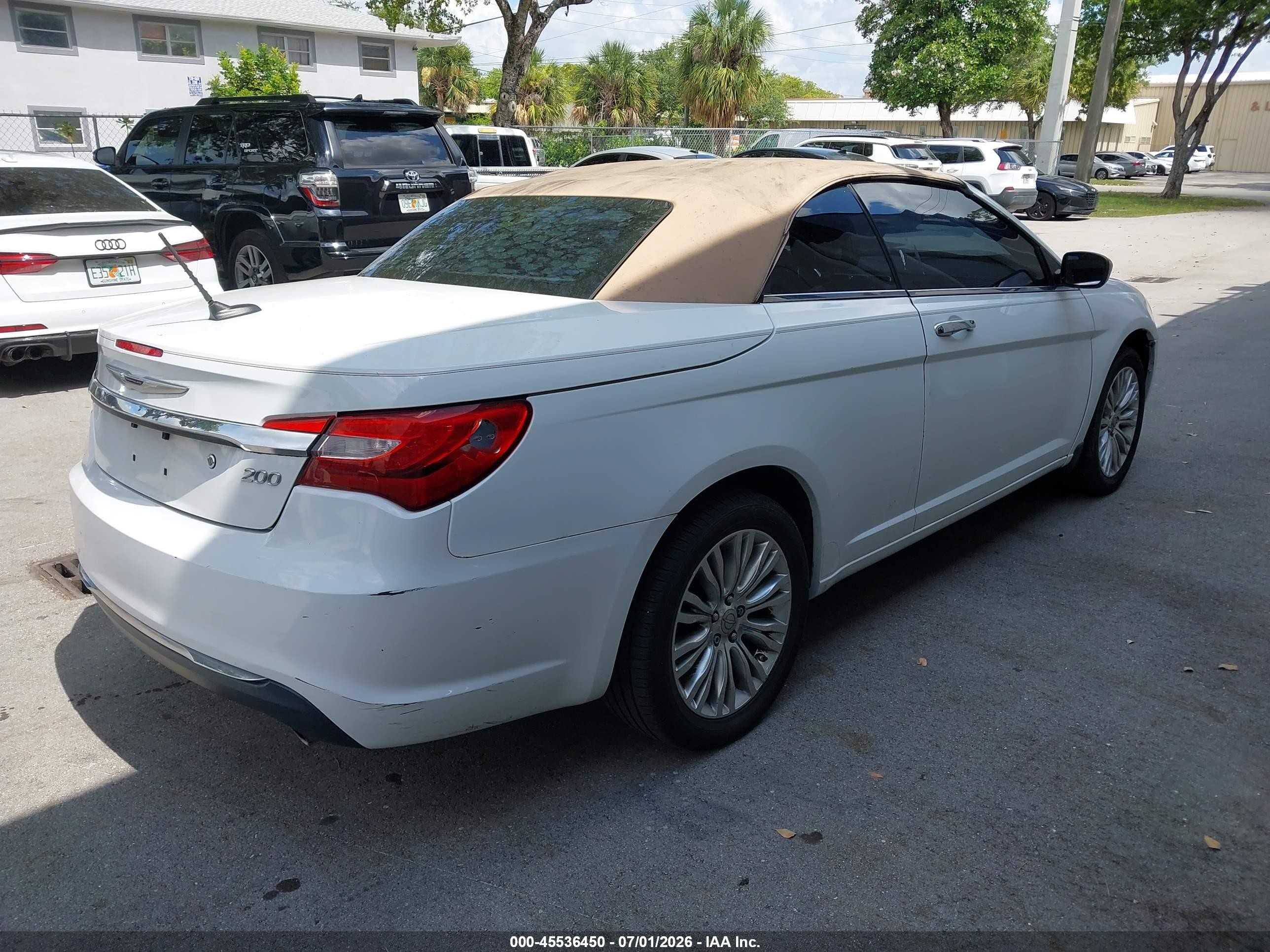2014 Chrysler 200 Limited White vin: 1C3BCBFG6EN156820