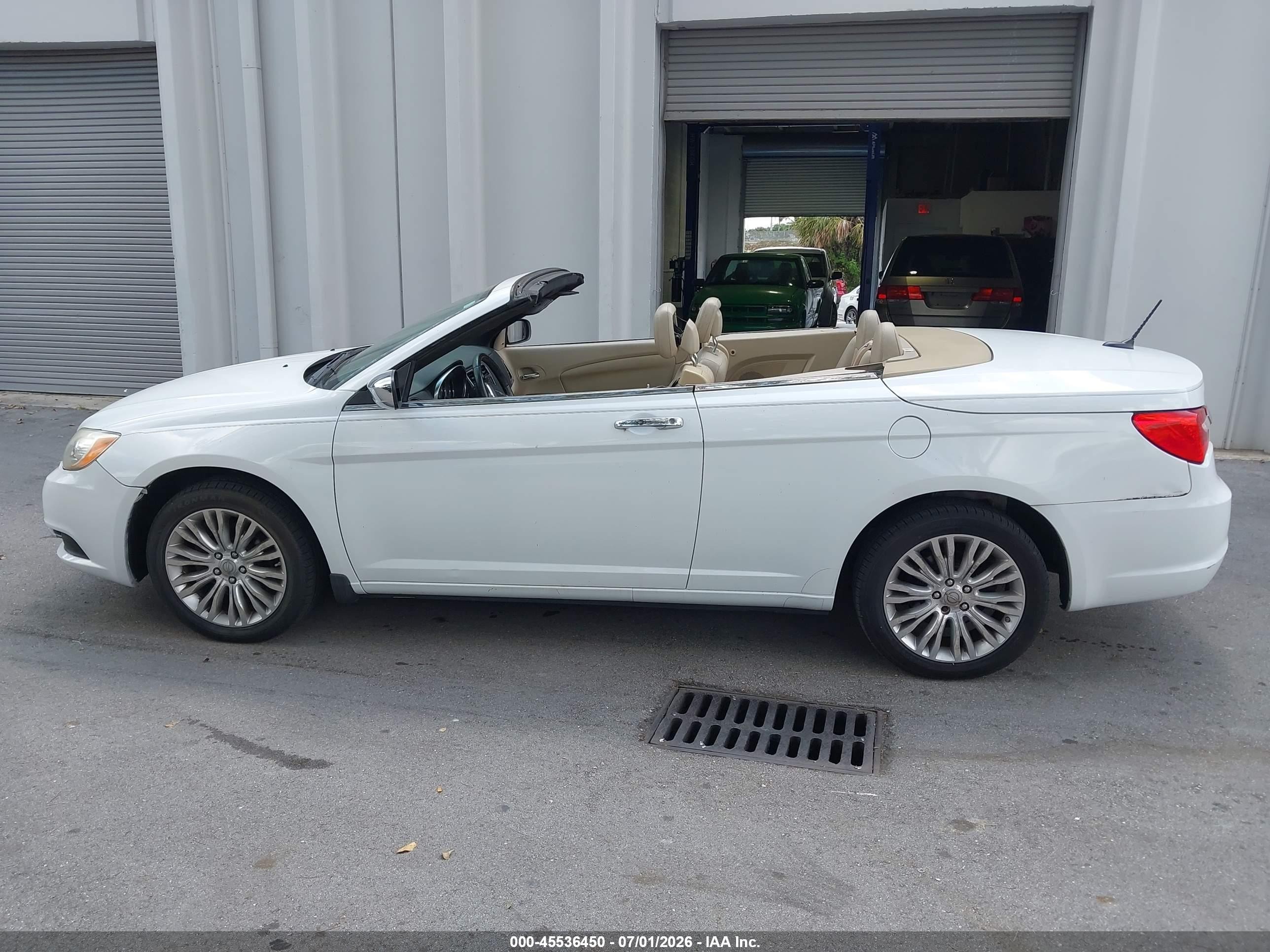 2014 Chrysler 200 Limited White vin: 1C3BCBFG6EN156820