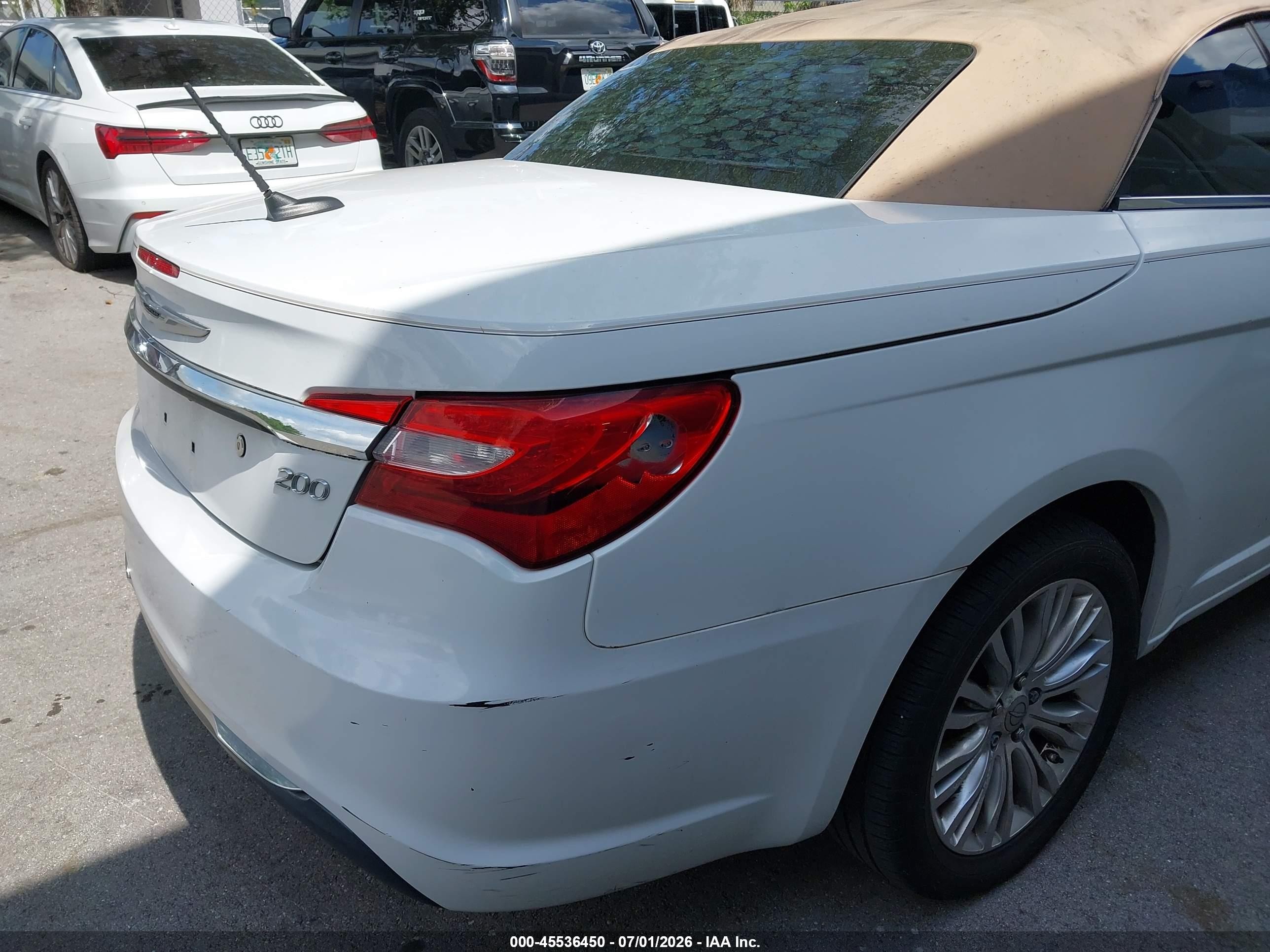 2014 Chrysler 200 Limited White vin: 1C3BCBFG6EN156820