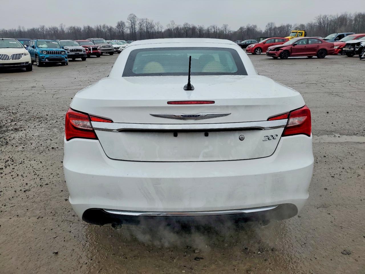 2013 Chrysler 200 Limited White vin: 1C3BCBFG8DN584158