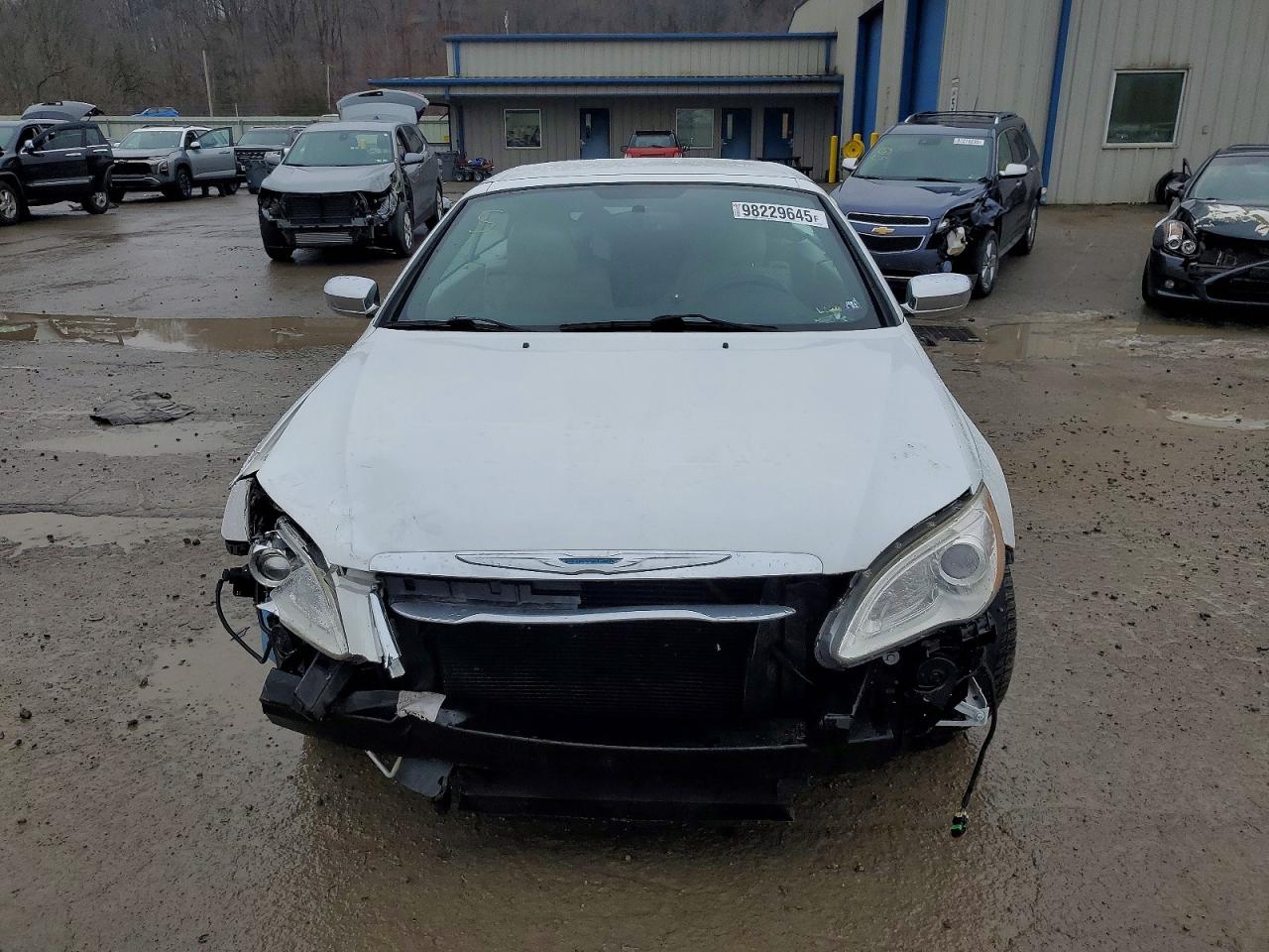 2013 Chrysler 200 Limited White vin: 1C3BCBFG8DN584158