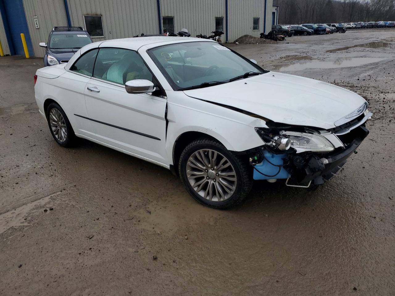 2013 Chrysler 200 Limited White vin: 1C3BCBFG8DN584158