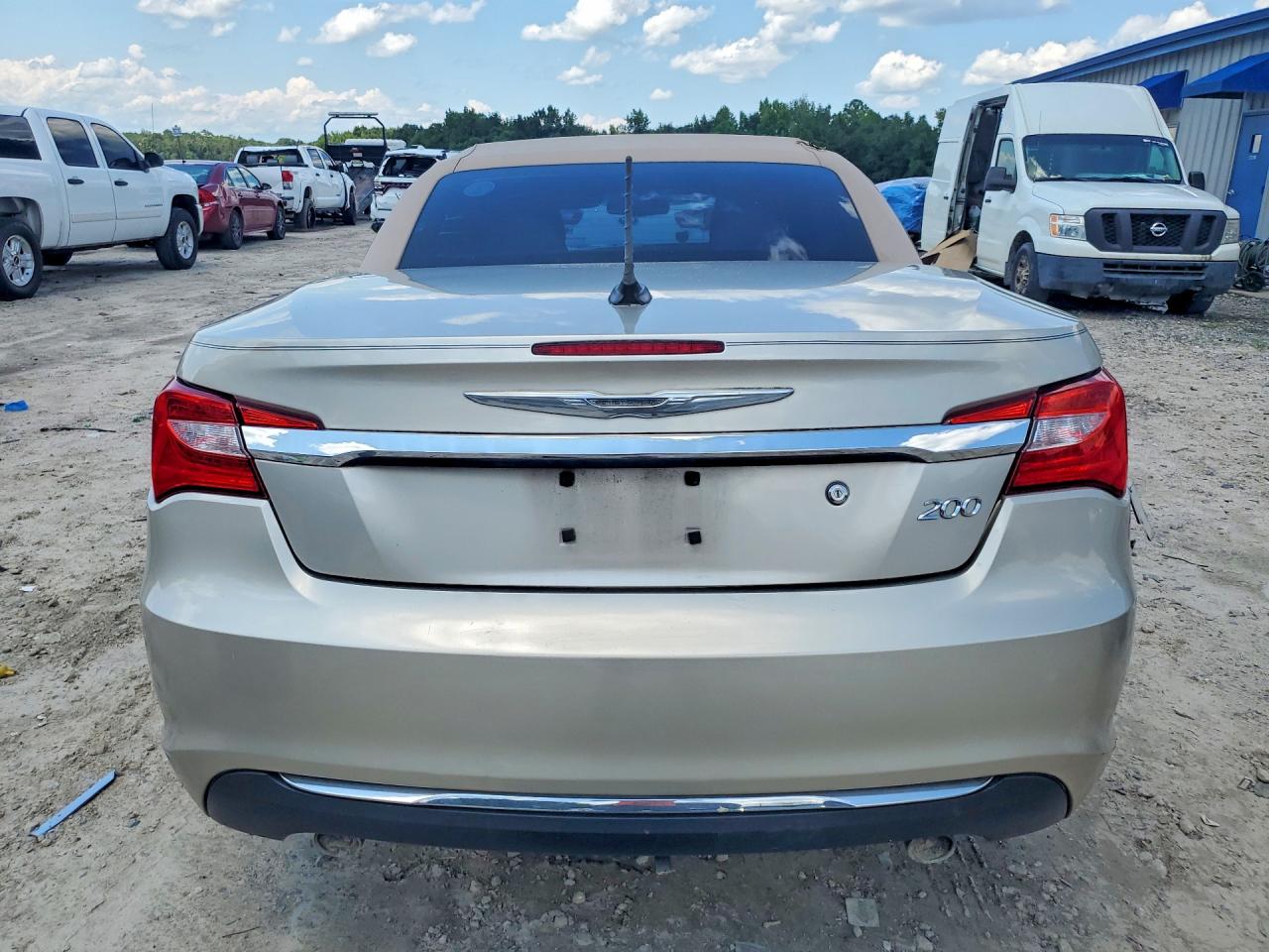 2013 Chrysler 200 Limited Beige vin: 1C3BCBFG8DN669078