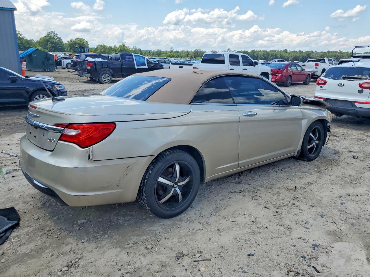 2013 Chrysler 200 Limited Beige vin: 1C3BCBFG8DN669078