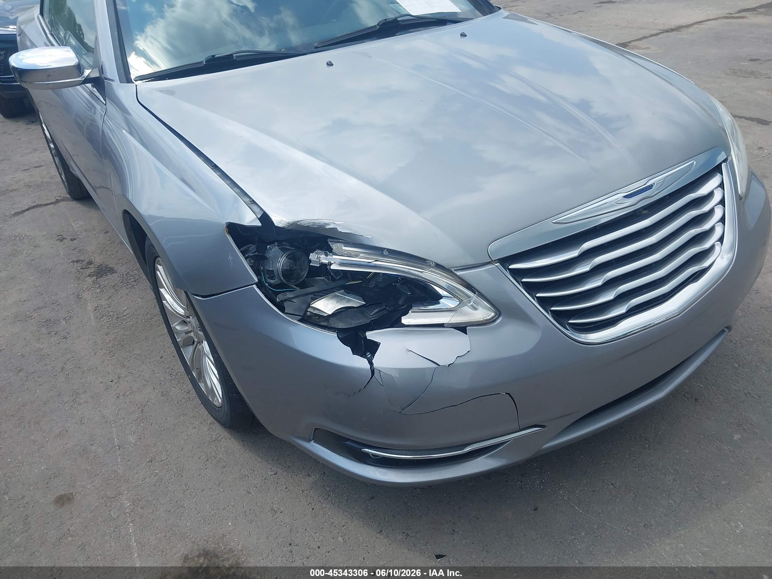 2013 Chrysler 200 Limited Серебряный vin: 1C3BCBFGXDN693530