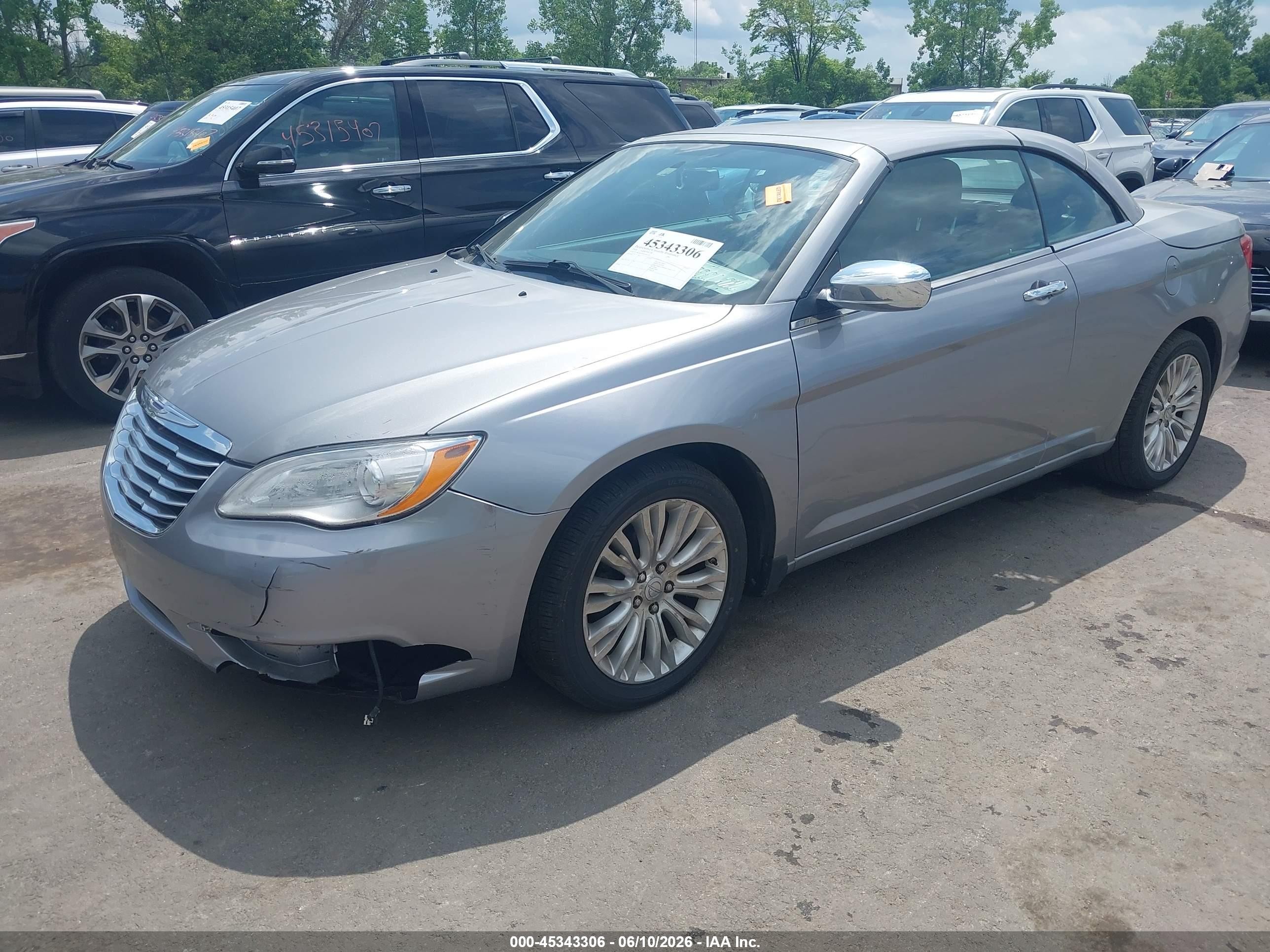 2013 Chrysler 200 Limited Серебряный vin: 1C3BCBFGXDN693530