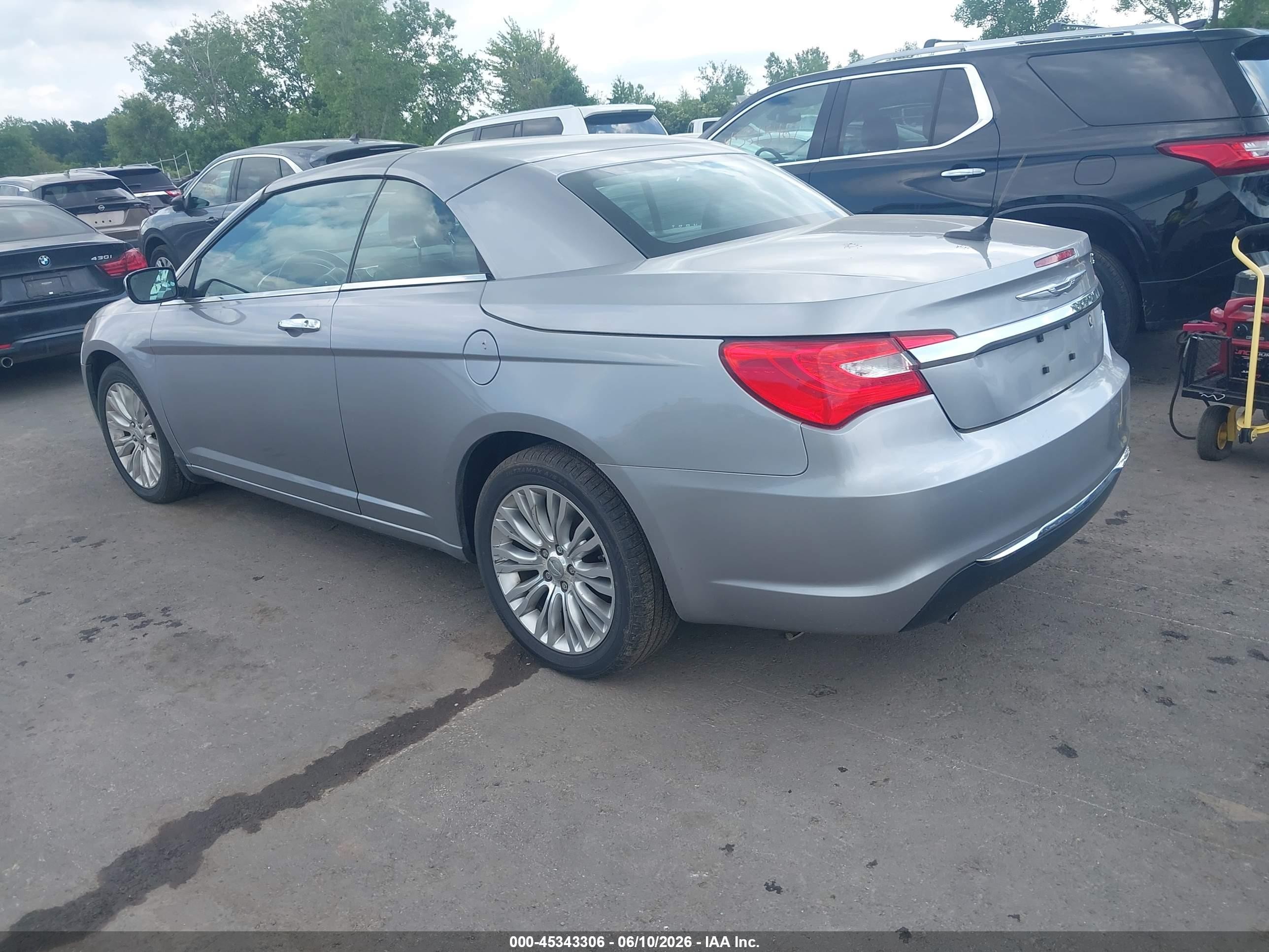 2013 Chrysler 200 Limited Серебряный vin: 1C3BCBFGXDN693530