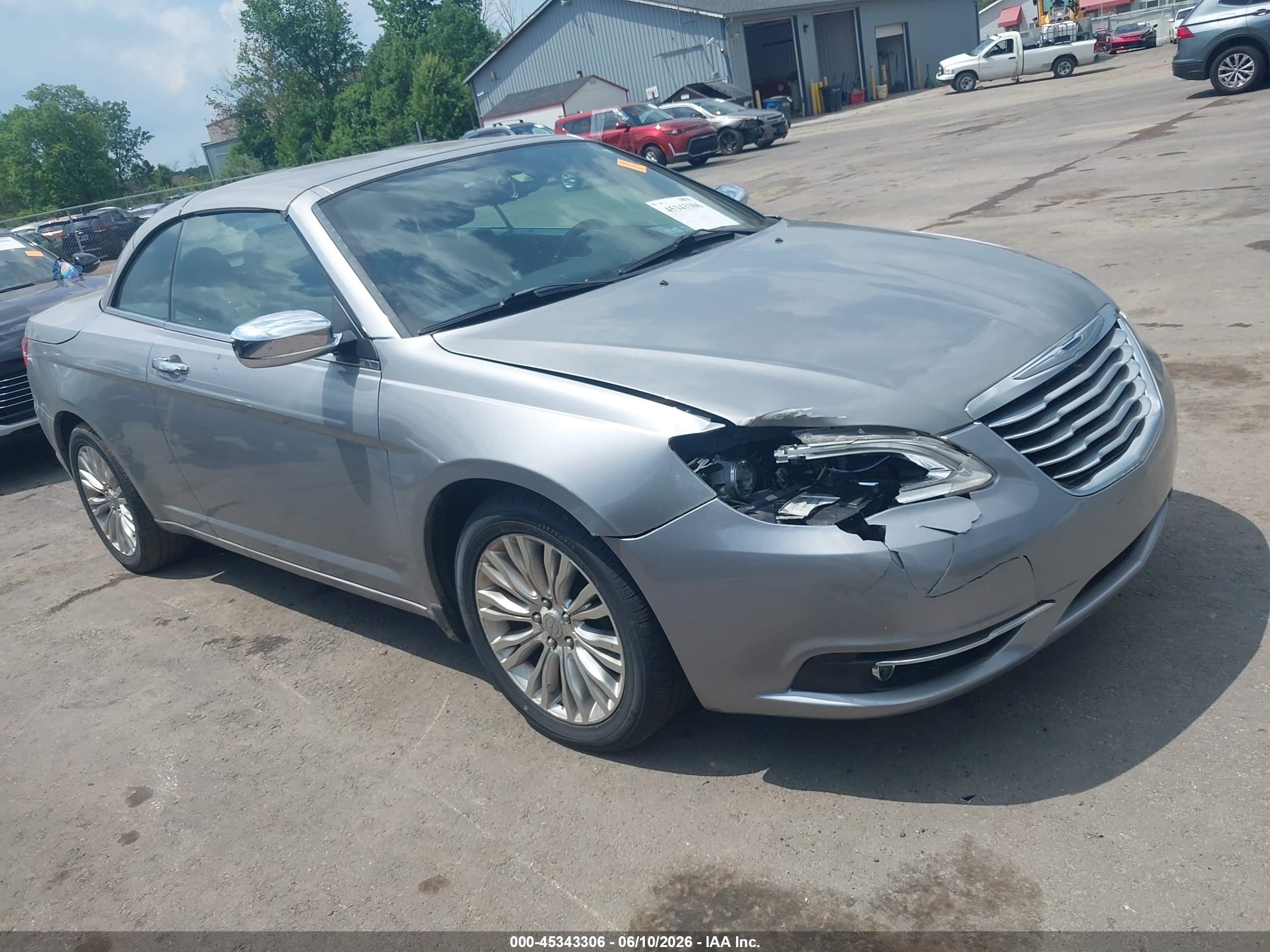 2013 Chrysler 200 Limited Серебряный vin: 1C3BCBFGXDN693530