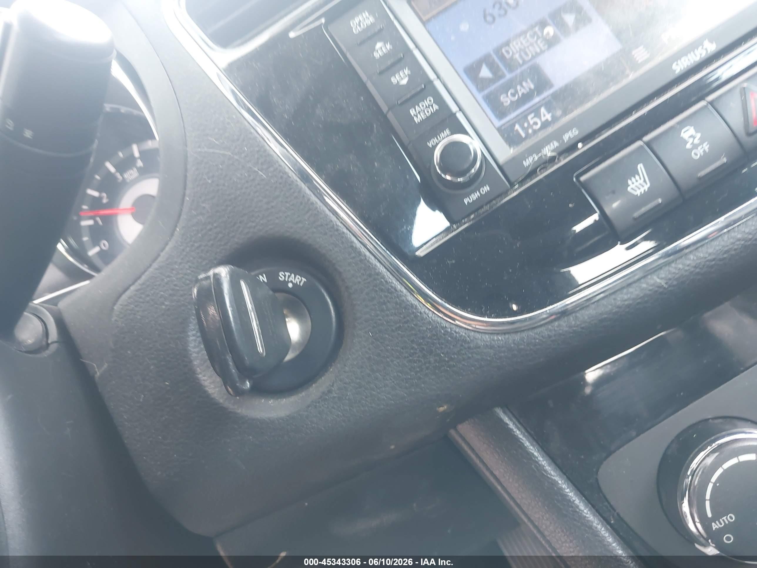 2013 Chrysler 200 Limited Серебряный vin: 1C3BCBFGXDN693530