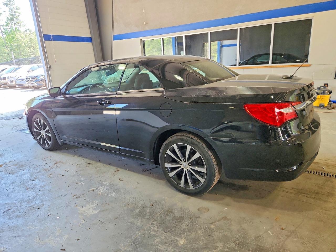 2013 Chrysler 200 S Черный vin: 1C3BCBGG0DN738330