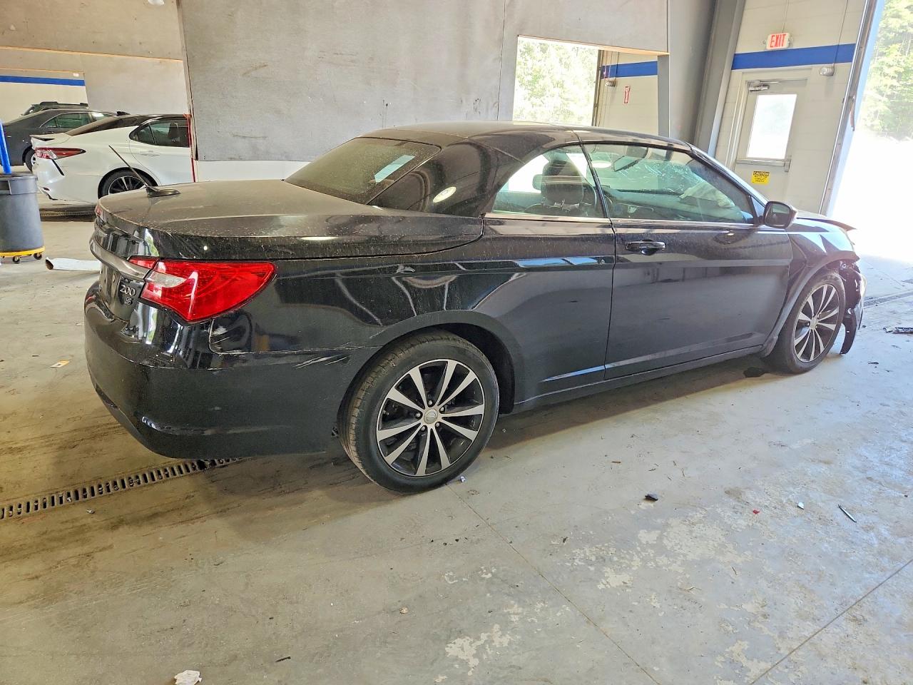 2013 Chrysler 200 S Черный vin: 1C3BCBGG0DN738330