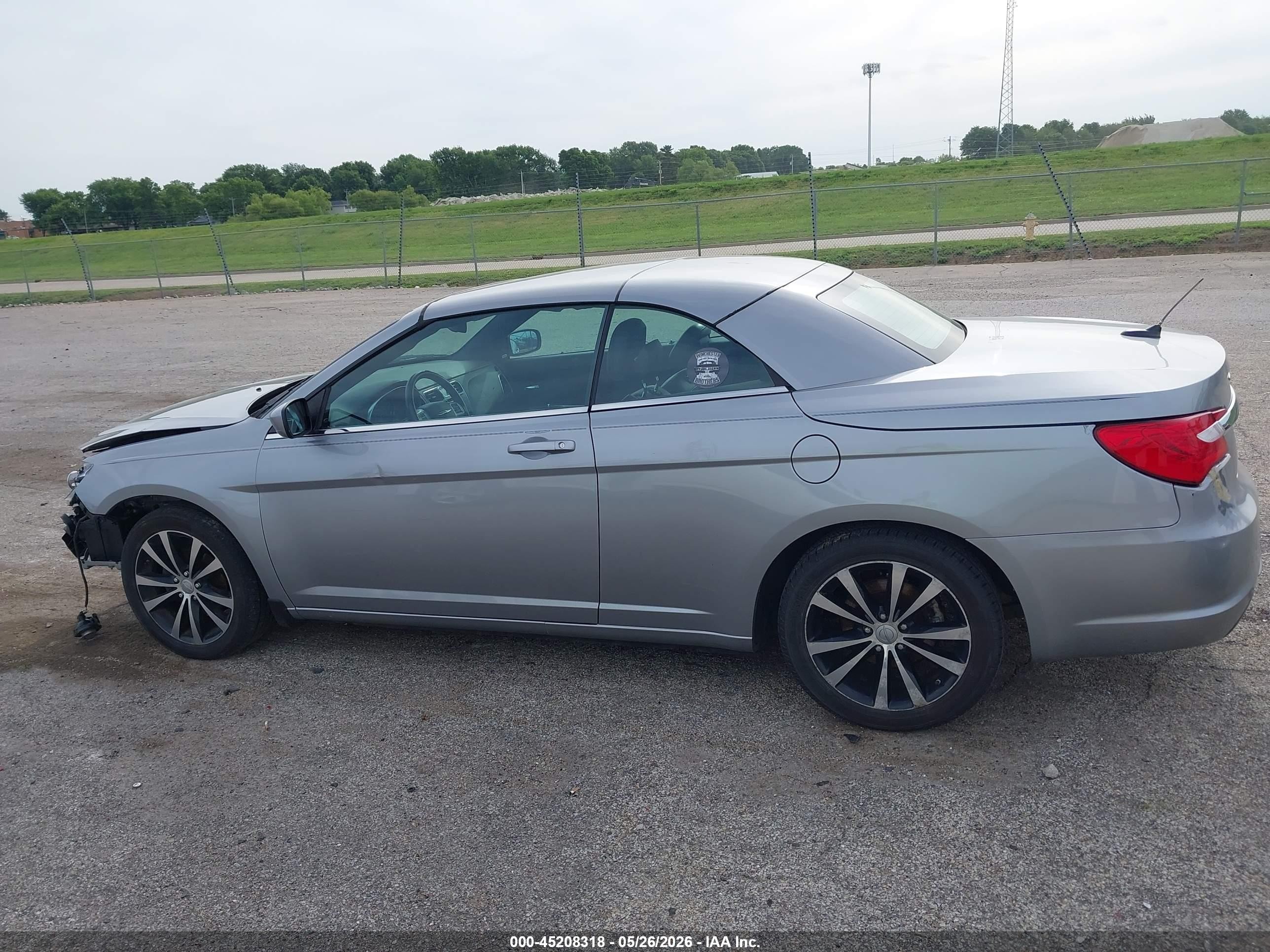2013 Chrysler 200 S Silver vin: 1C3BCBGG1DN652864