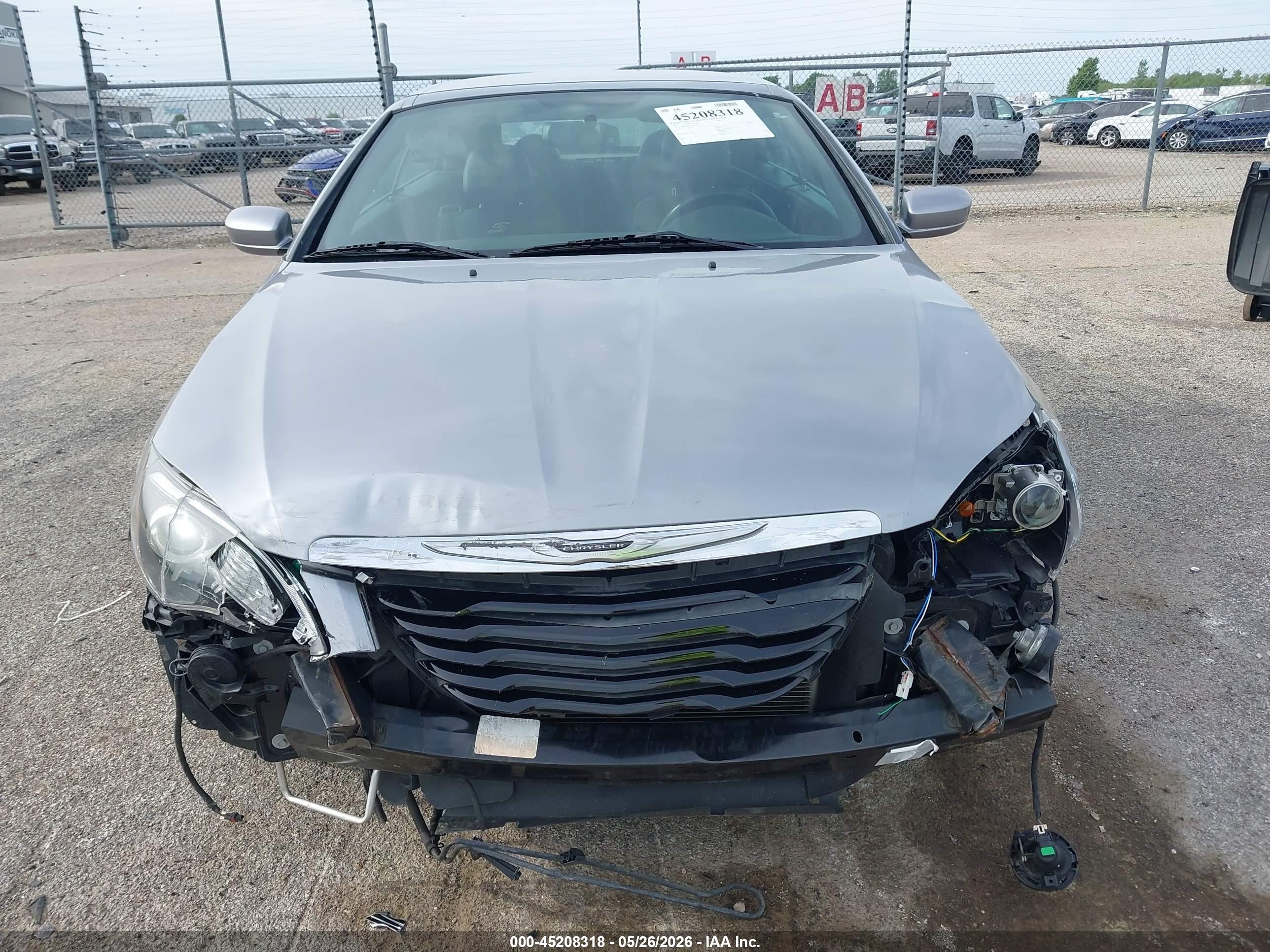 2013 Chrysler 200 S Silver vin: 1C3BCBGG1DN652864
