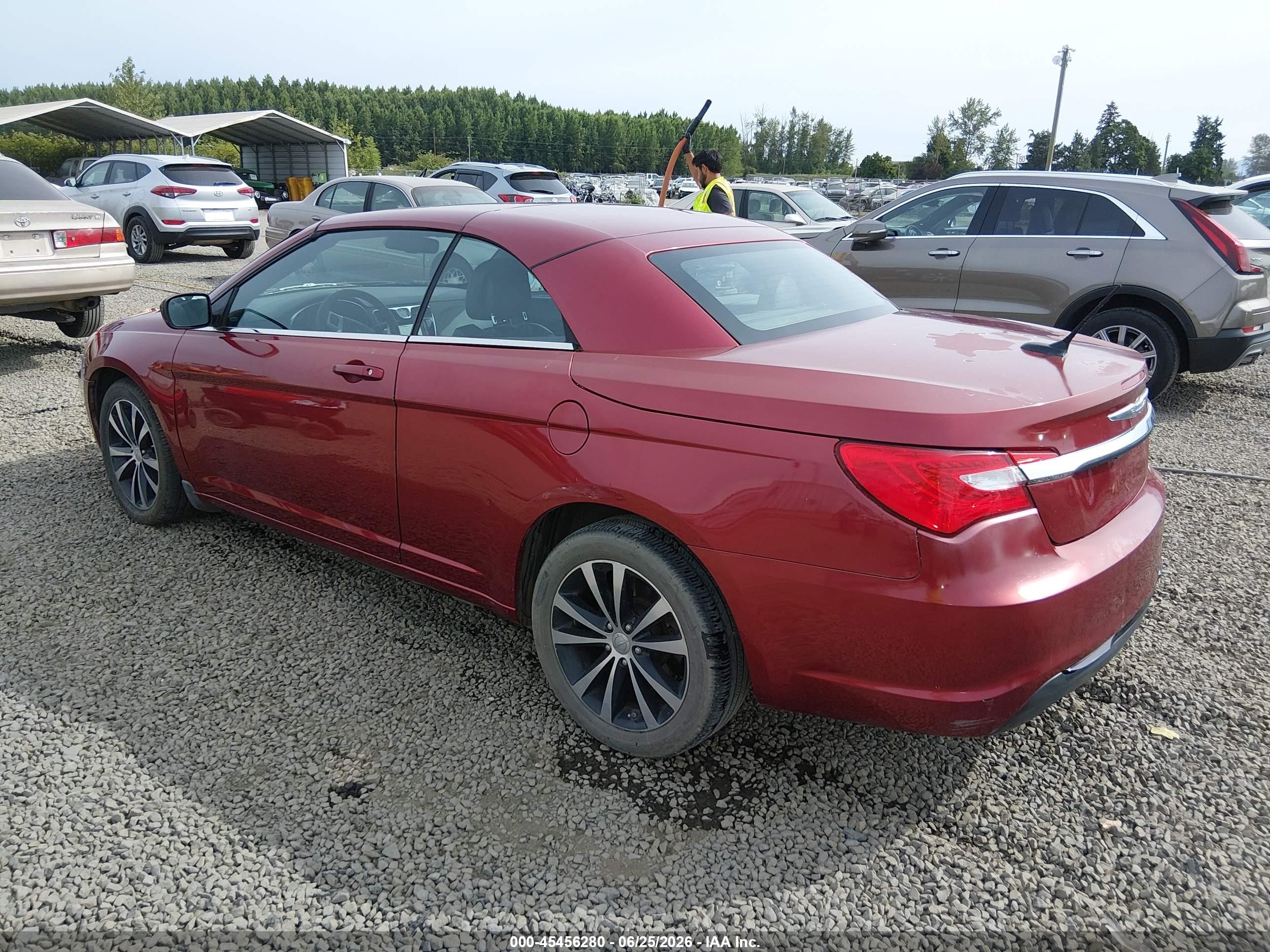 2013 Chrysler 200 S Красный vin: 1C3BCBGG9DN684901
