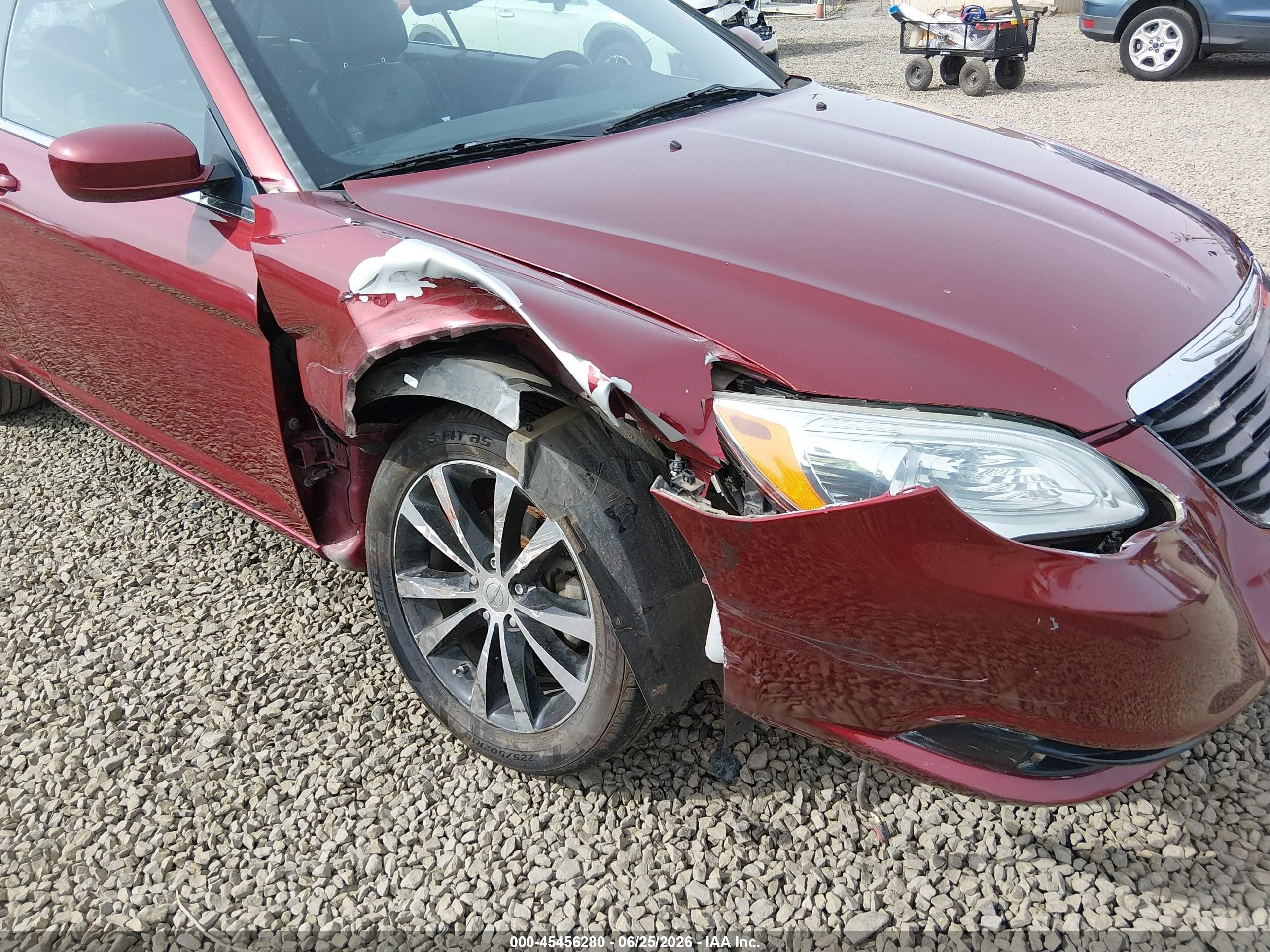 2013 Chrysler 200 S Красный vin: 1C3BCBGG9DN684901