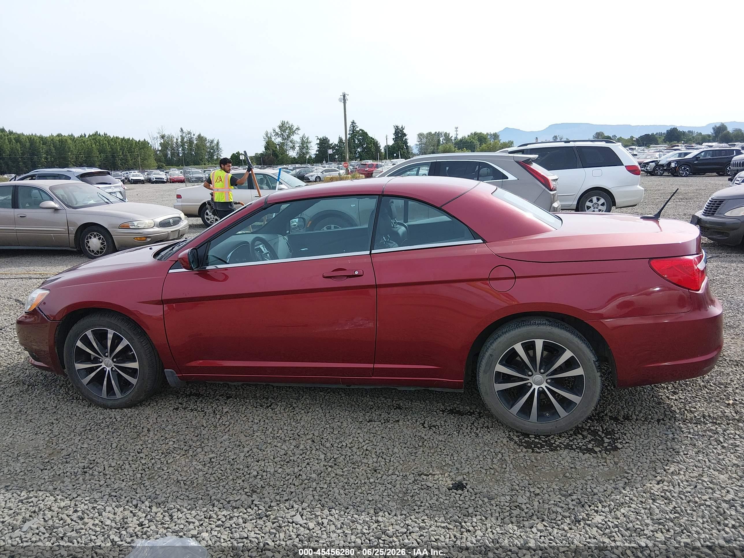 2013 Chrysler 200 S Красный vin: 1C3BCBGG9DN684901