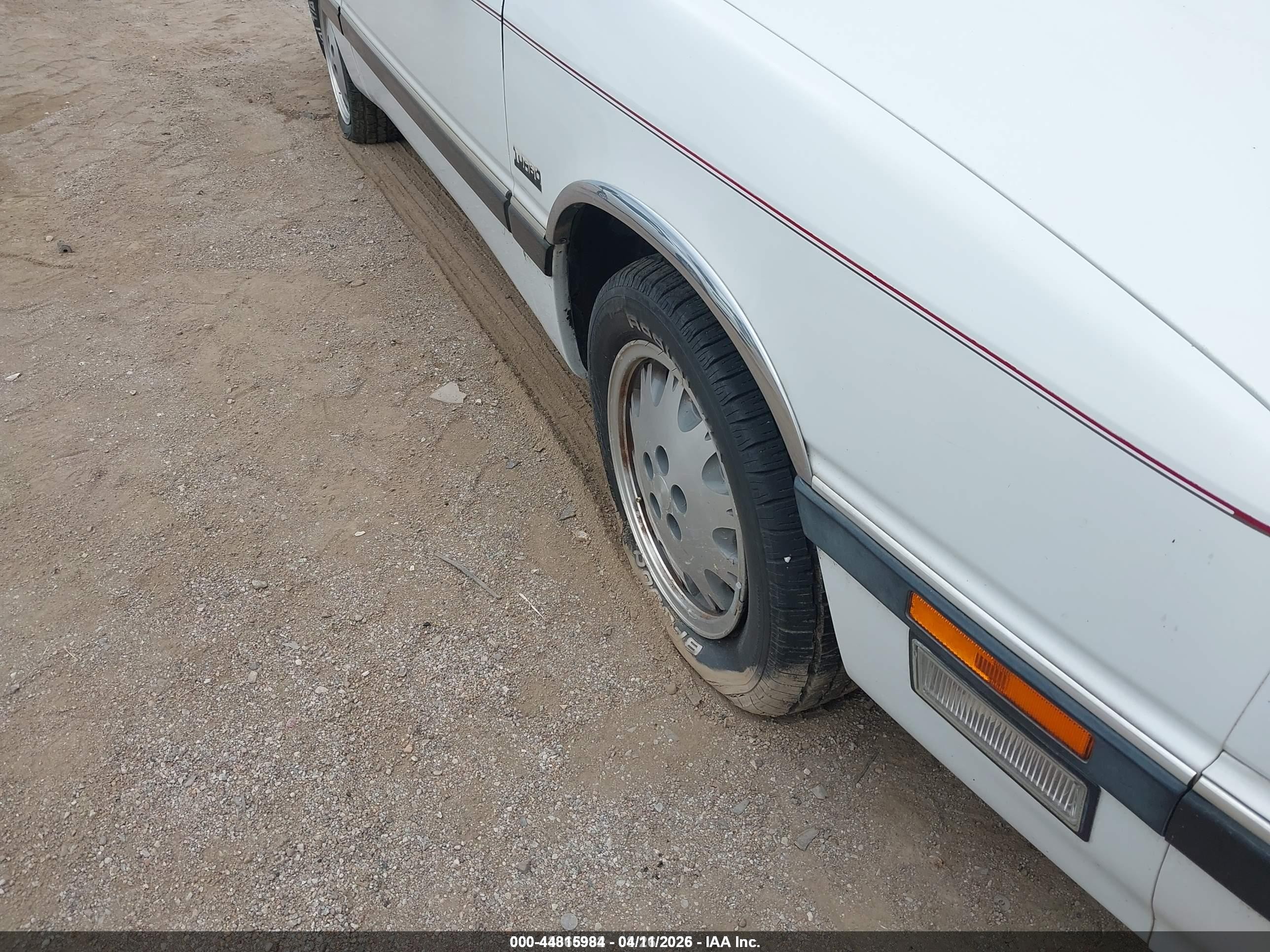 1988 Chrysler Lebaron Premium White vin: 1C3BJ55E8JG306772