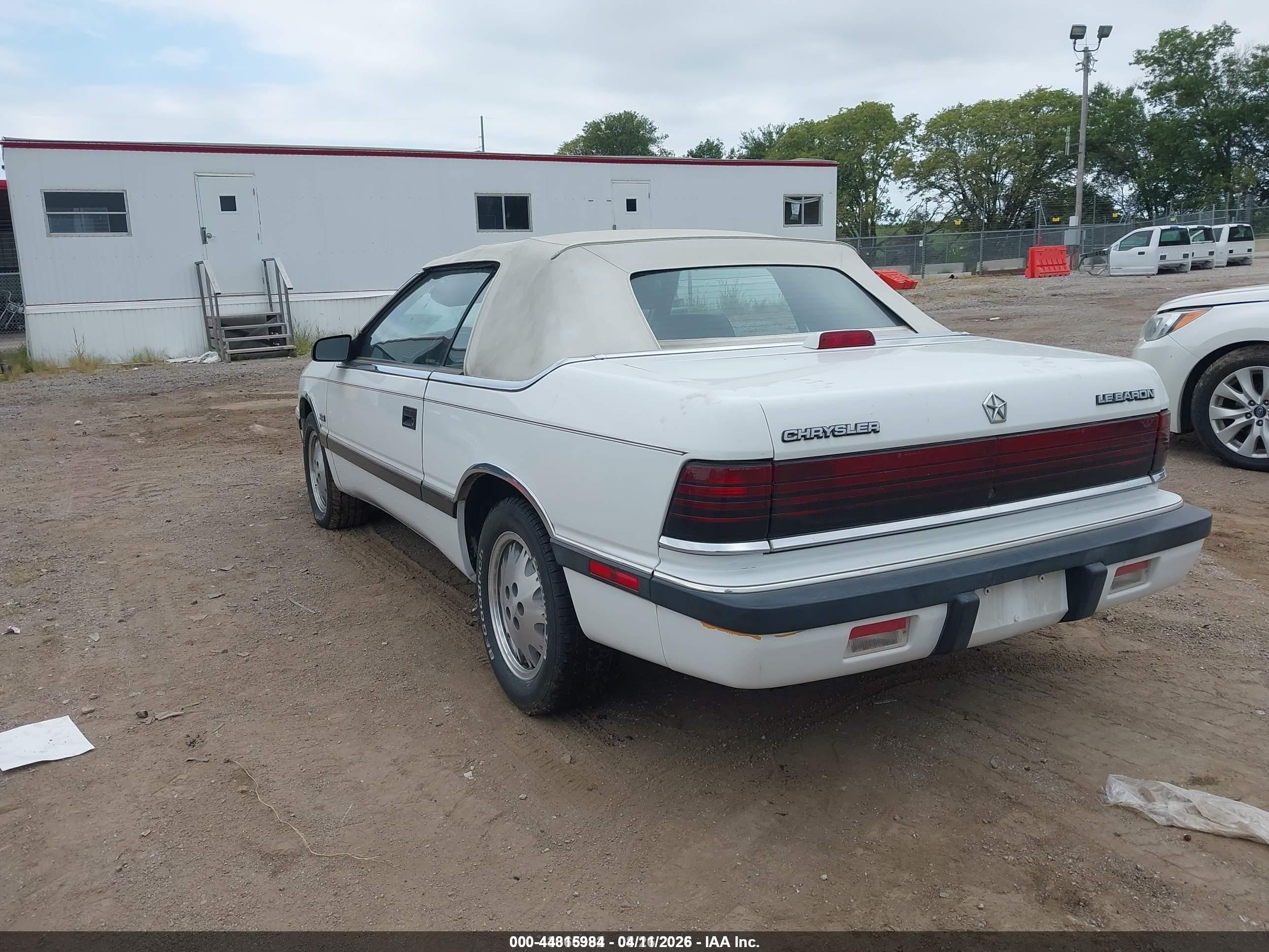 1988 Chrysler Lebaron Premium White vin: 1C3BJ55E8JG306772