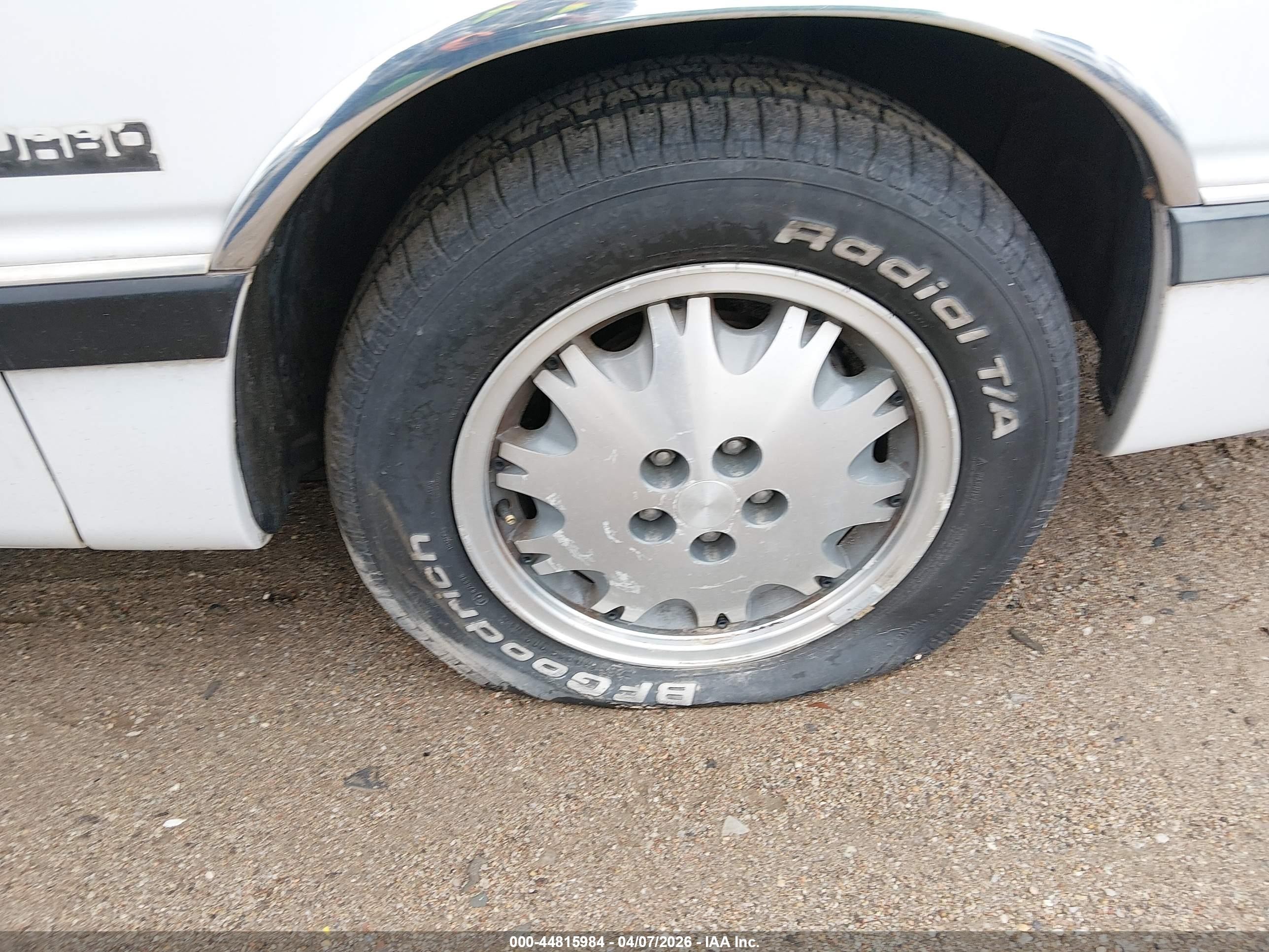 1988 Chrysler Lebaron Premium White vin: 1C3BJ55E8JG306772