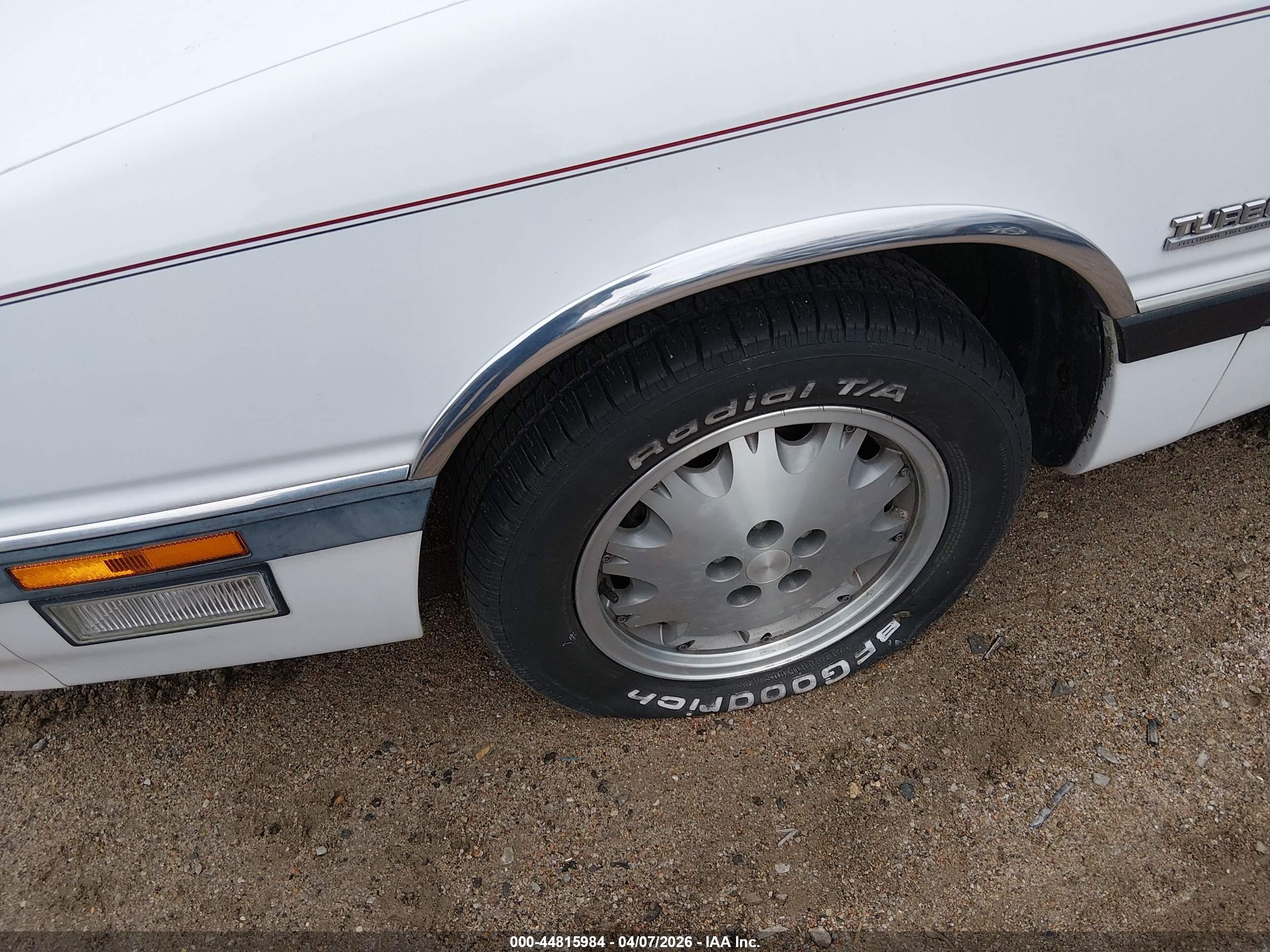 1988 Chrysler Lebaron Premium White vin: 1C3BJ55E8JG306772